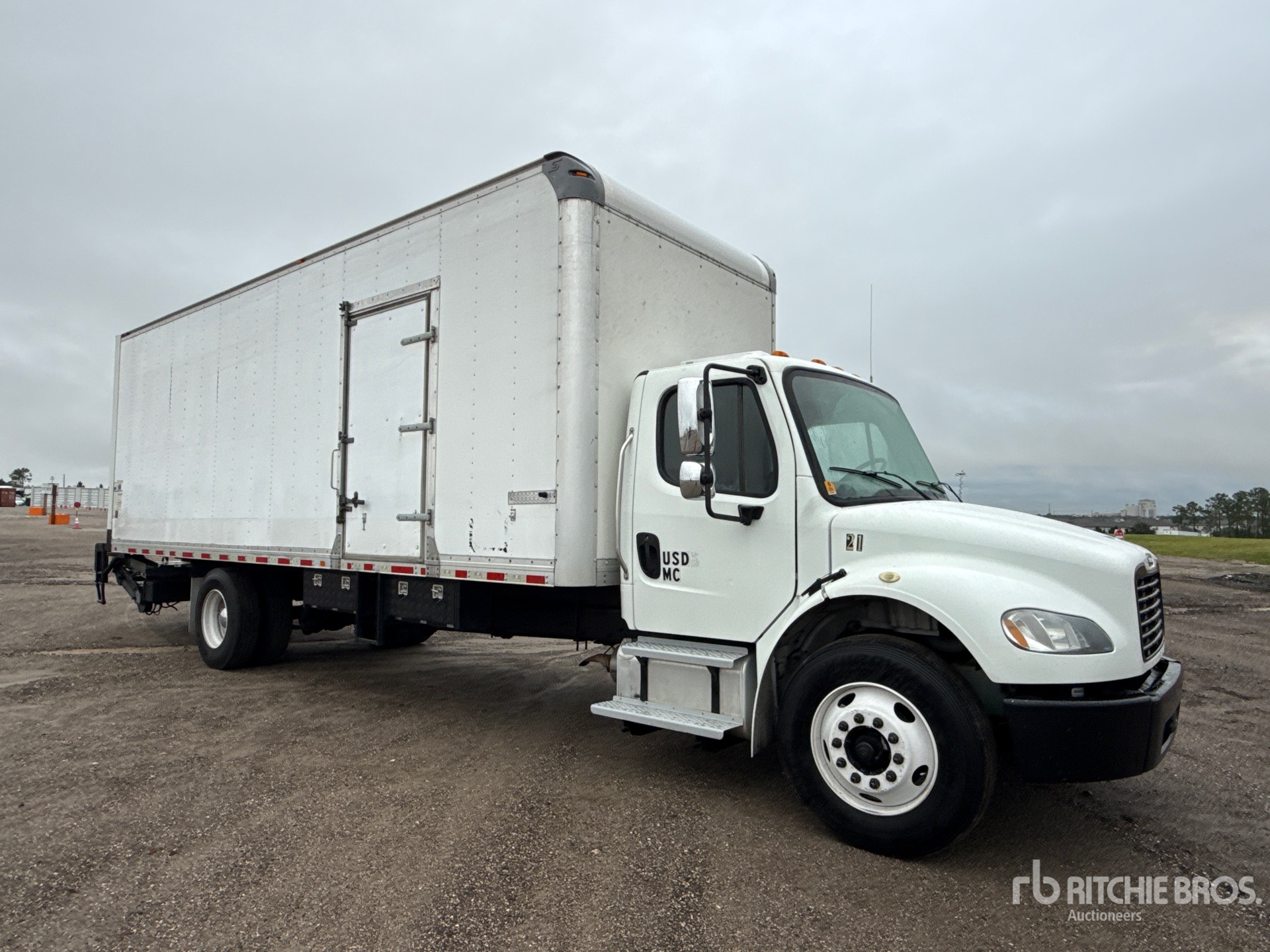 2019 Freightliner M2106