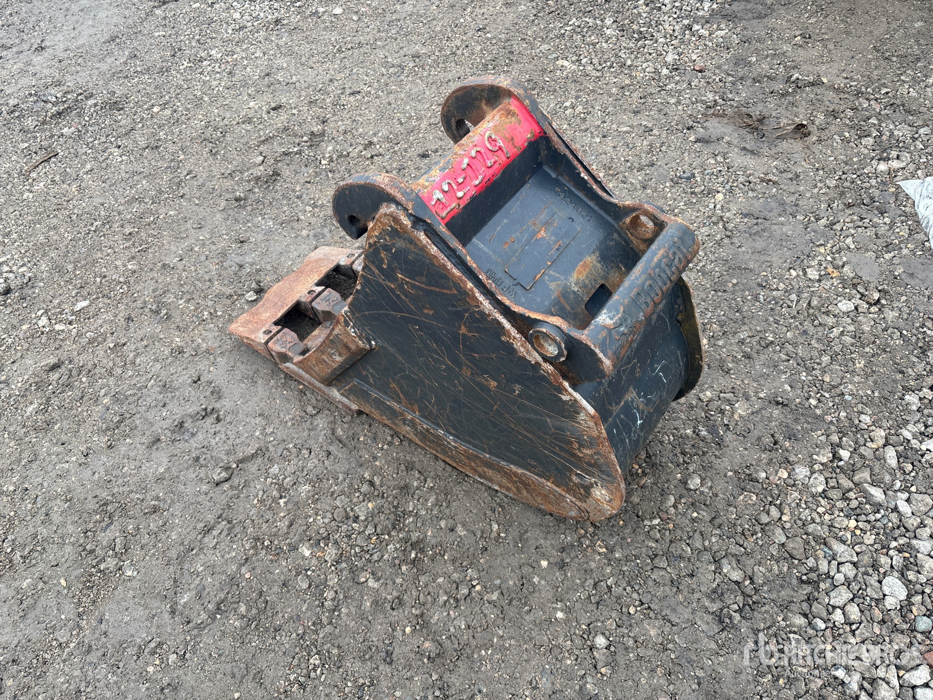 Bobcat 12 IN DIGGING DITCHING
