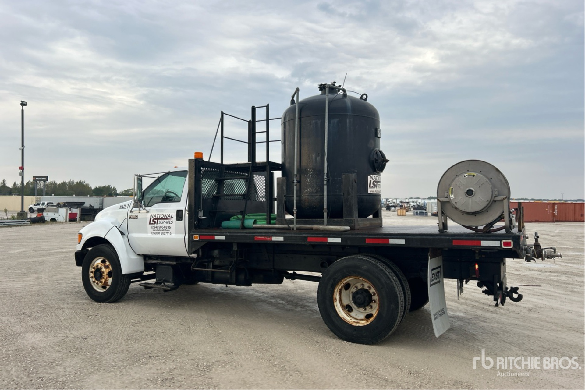 2000 Ford F-650