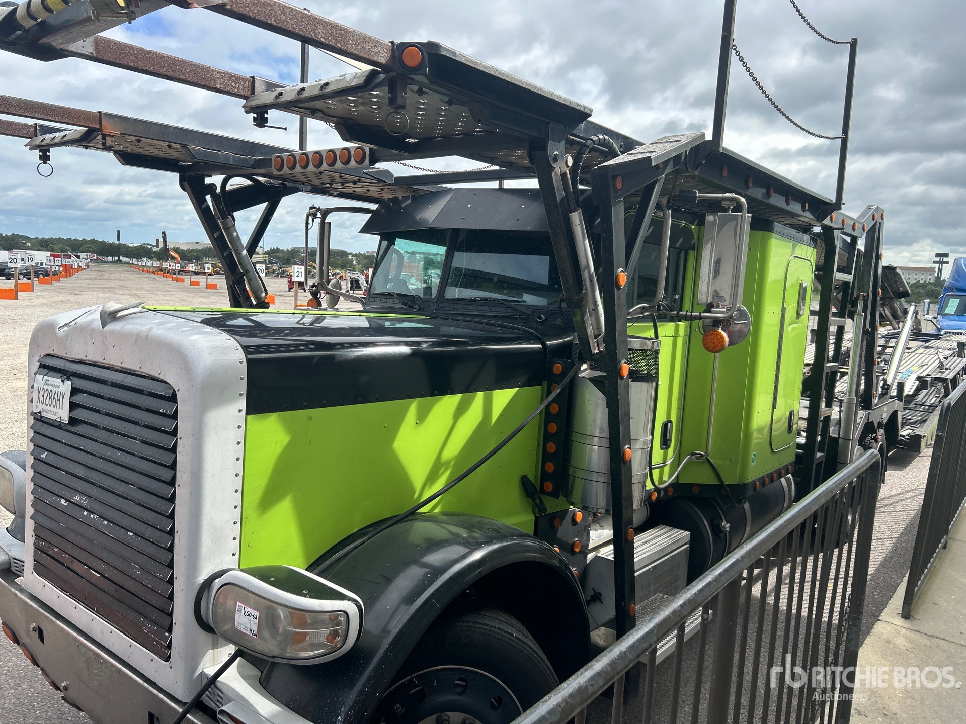 2013 Peterbilt 6x4