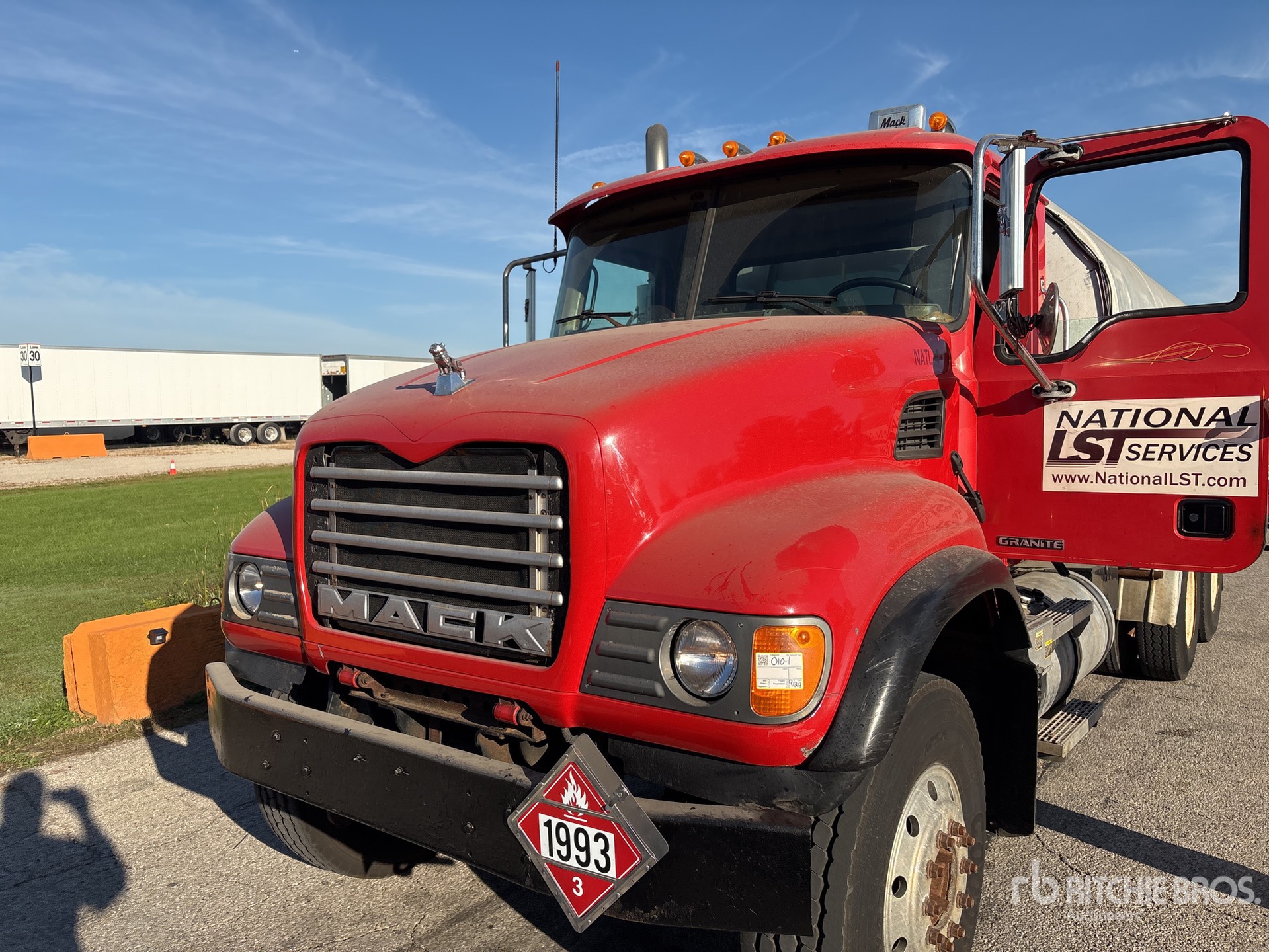 2006 Mack CV713