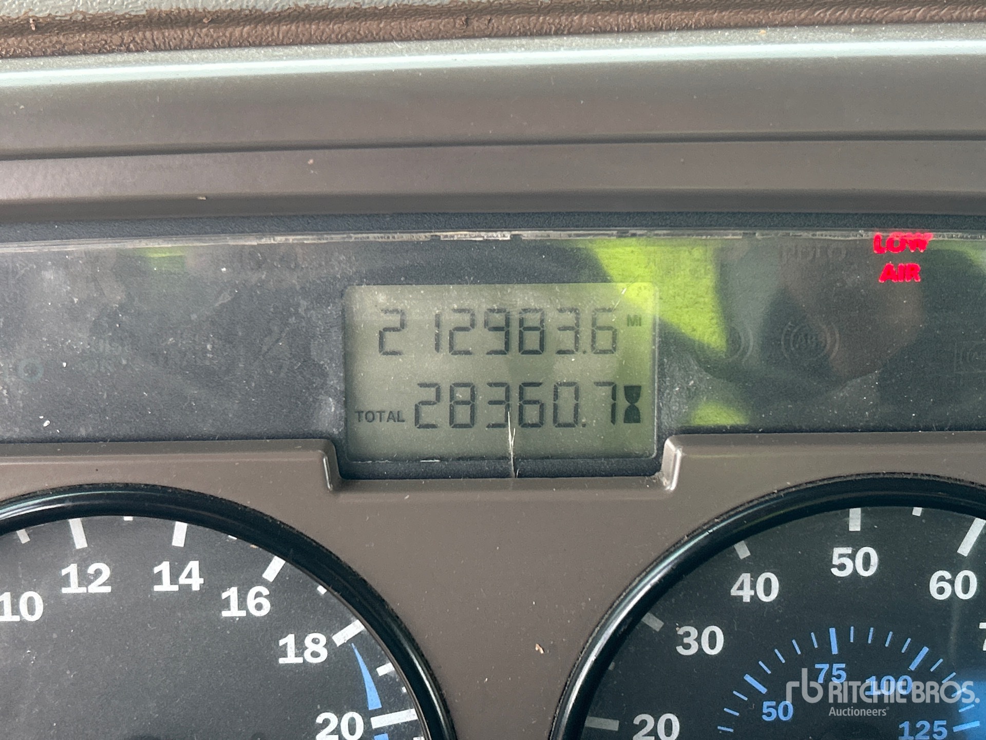 2006 Mack CV713