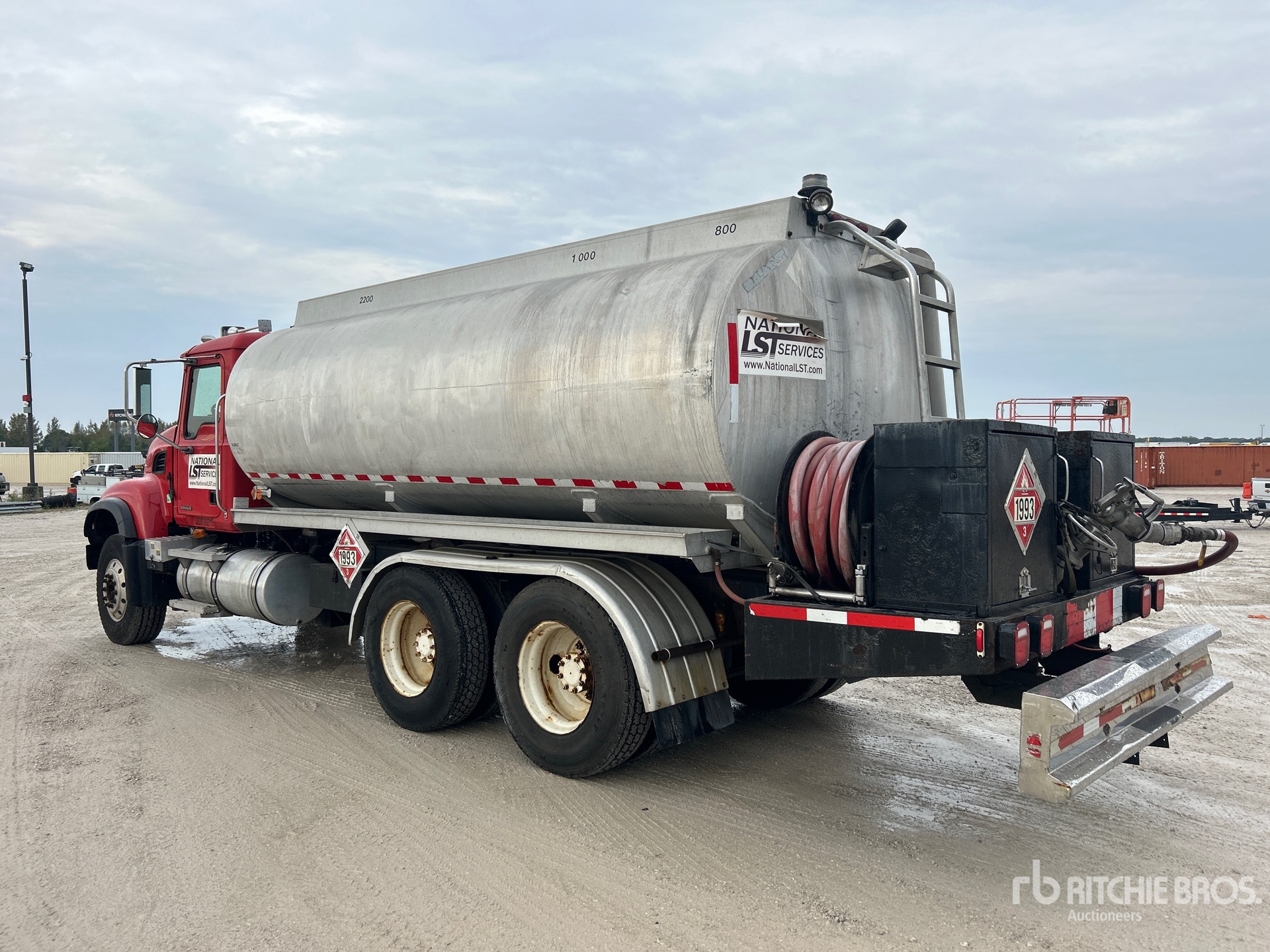 2006 Mack CV713
