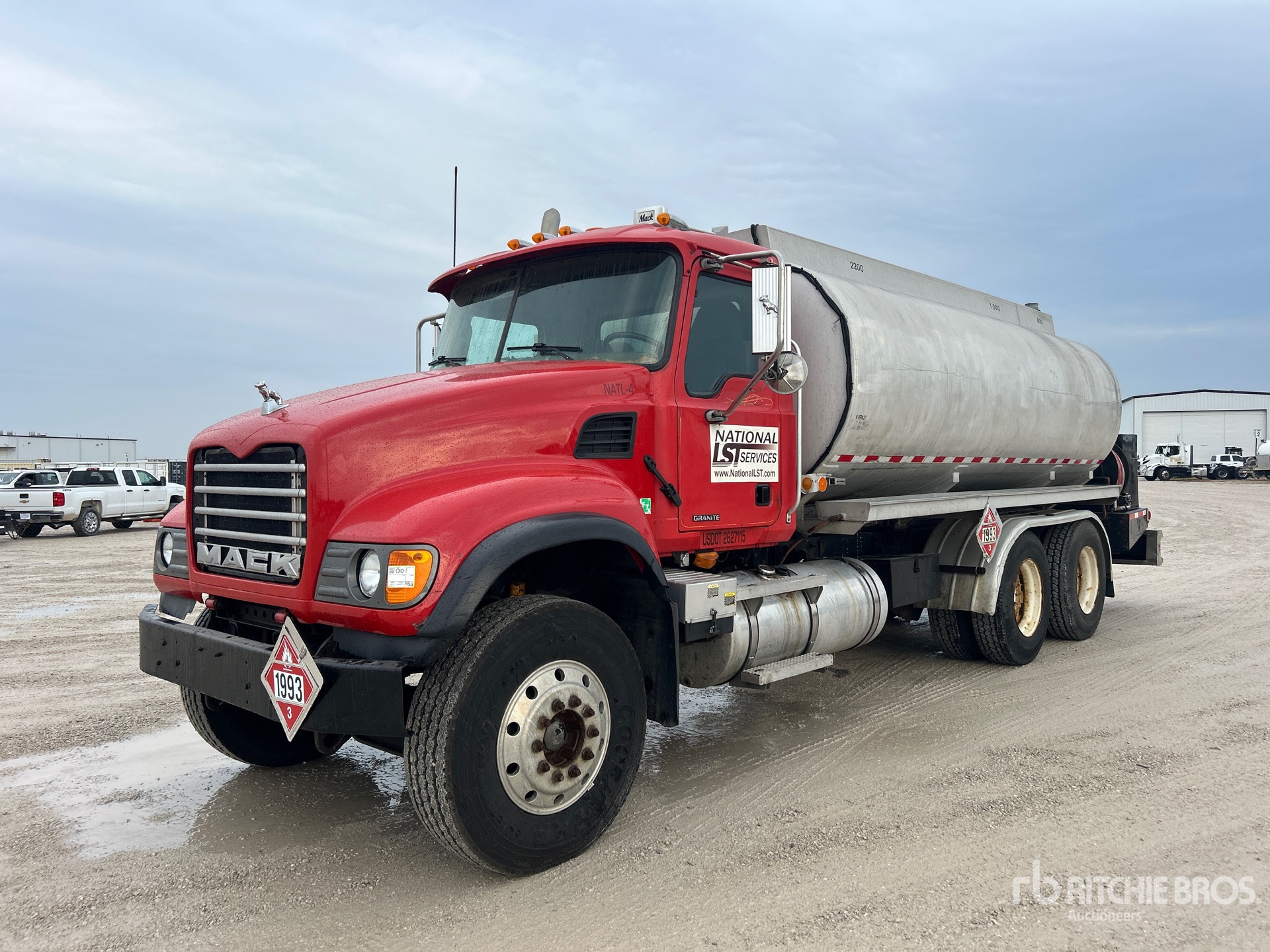 2006 Mack CV713