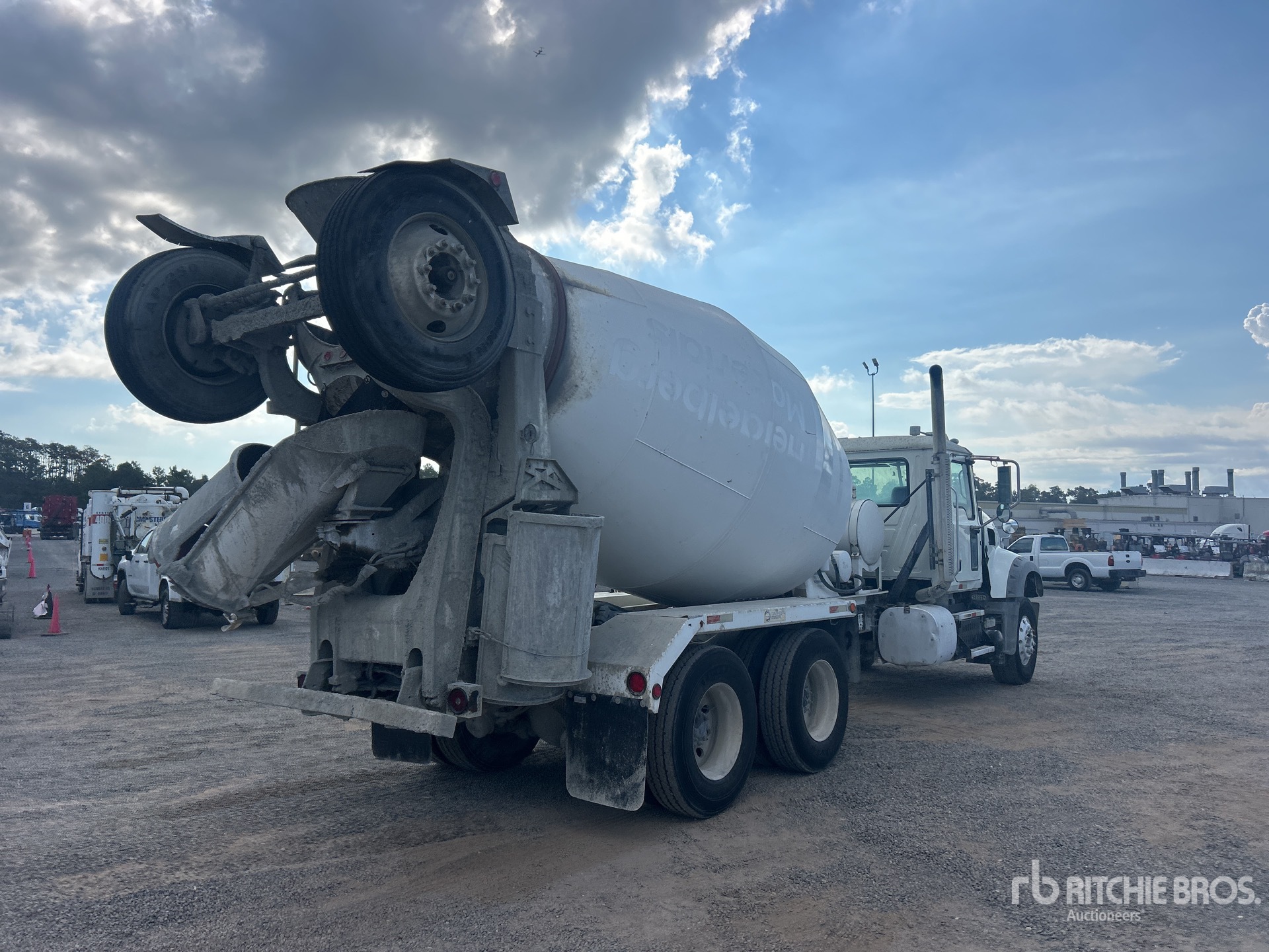2015 Mack GU713