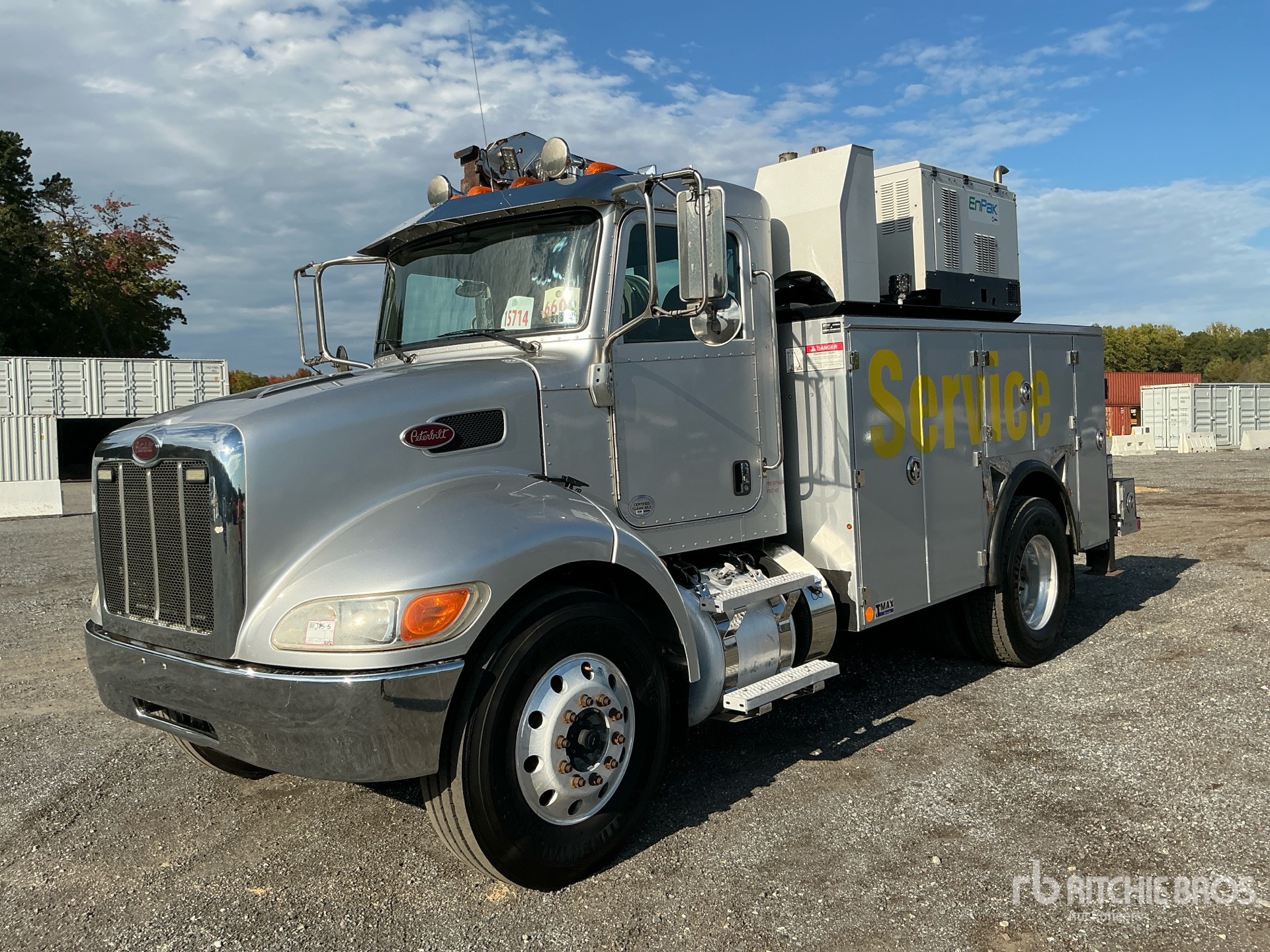 Photo of 2017 Peterbilt 330
