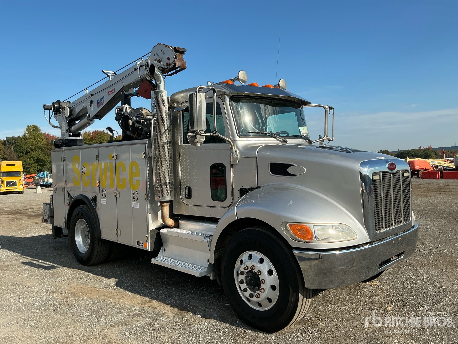 2017 Peterbilt 330