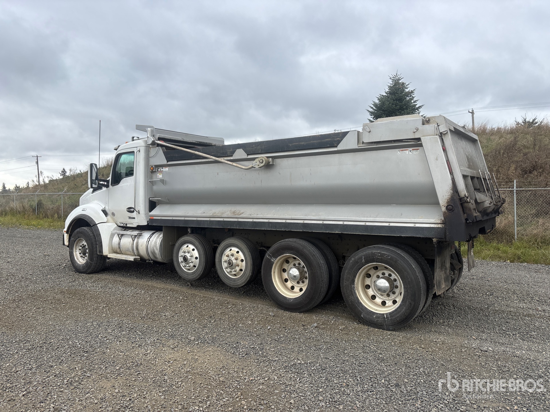 2024 Kenworth T880