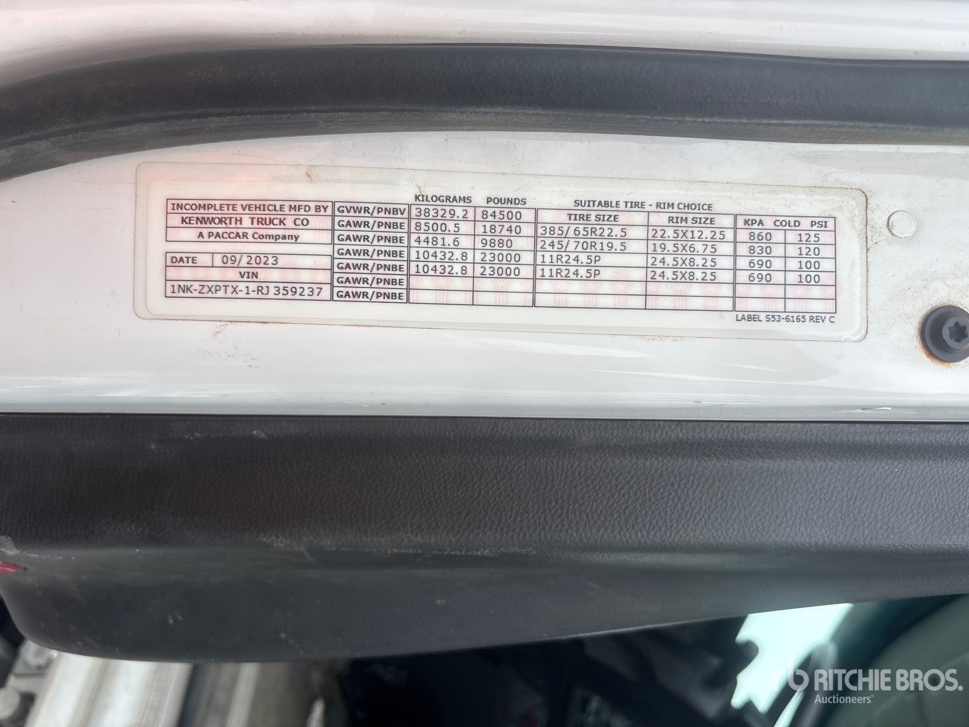 2024 Kenworth T880