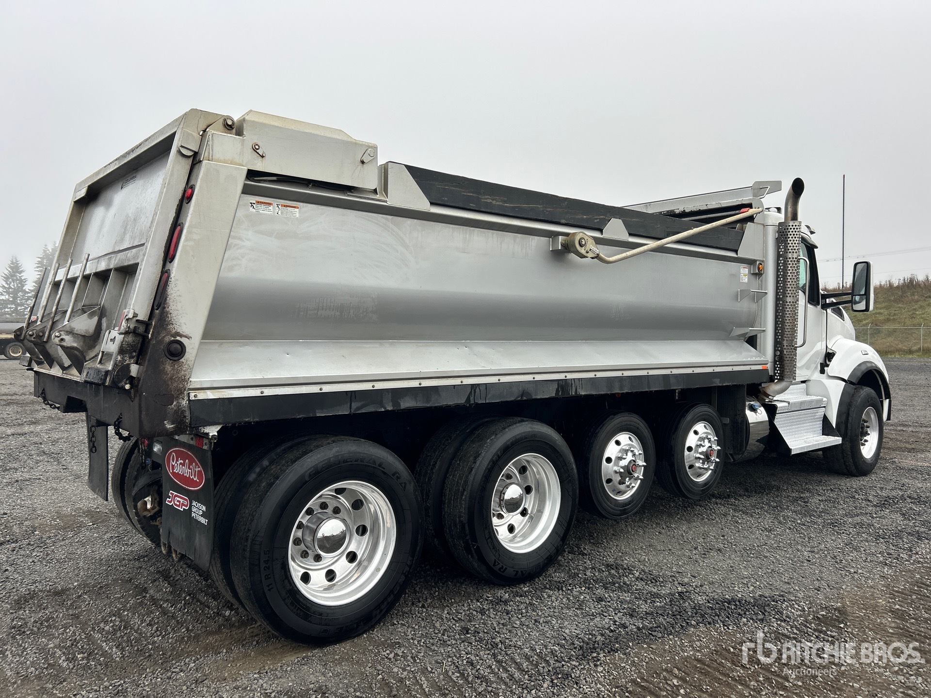 2024 Kenworth T880