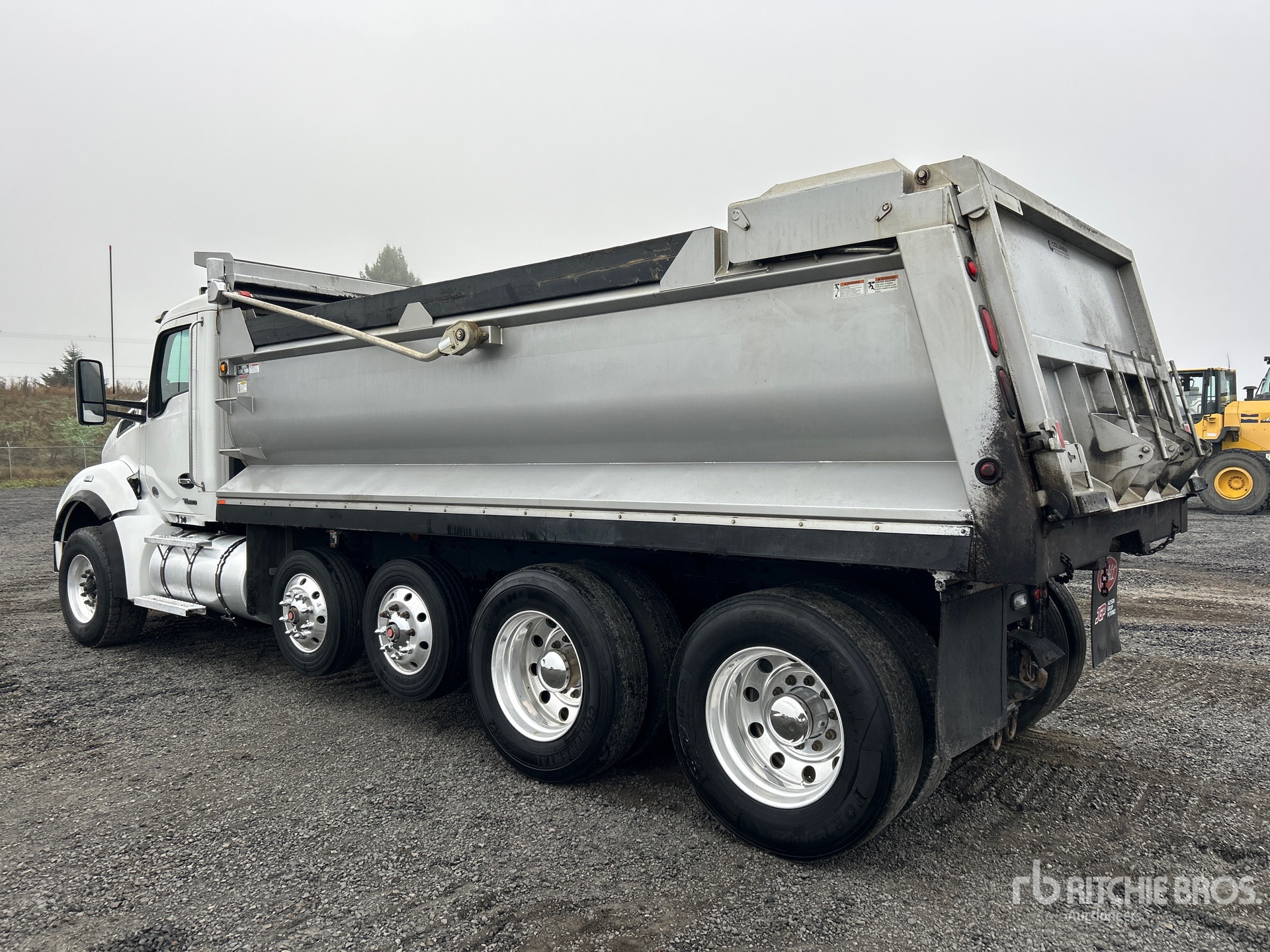 2024 Kenworth T880