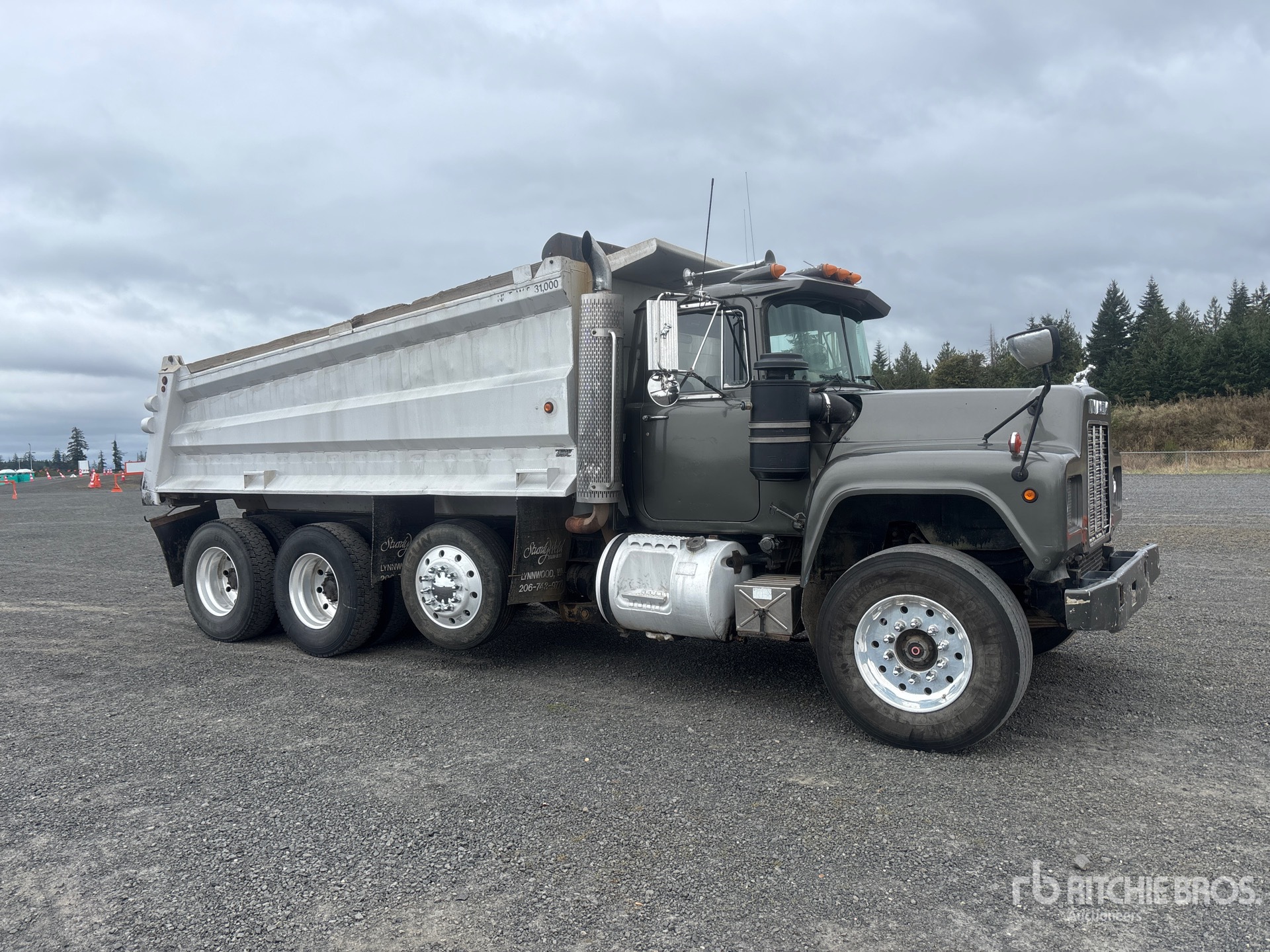 1990 Mack RD688S
