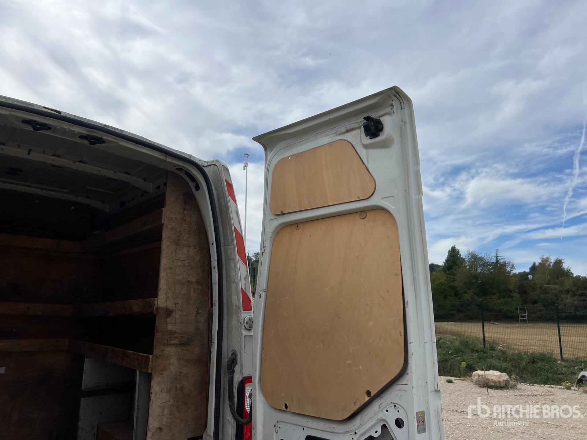 2011 Renault MASTER DCI125 F