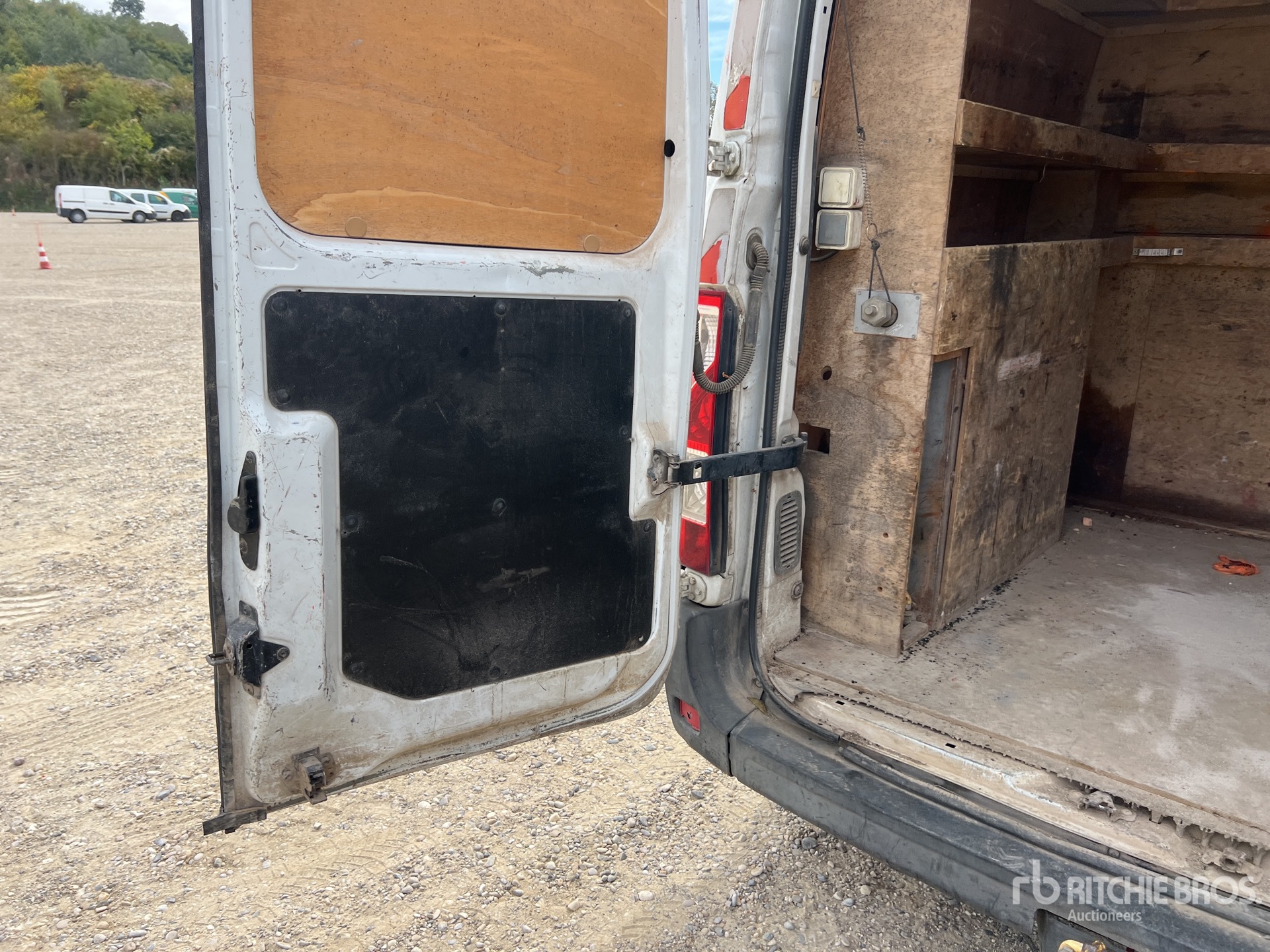 2011 Renault MASTER DCI125 F