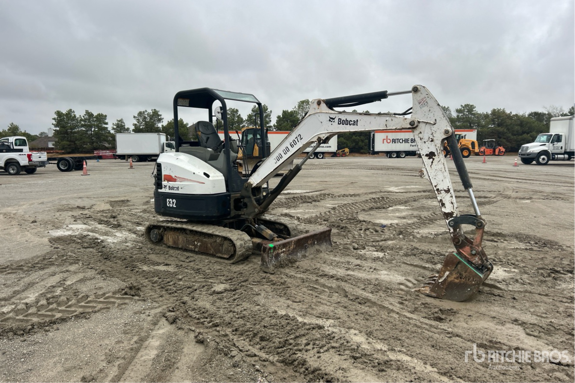 2013 Bobcat E32M