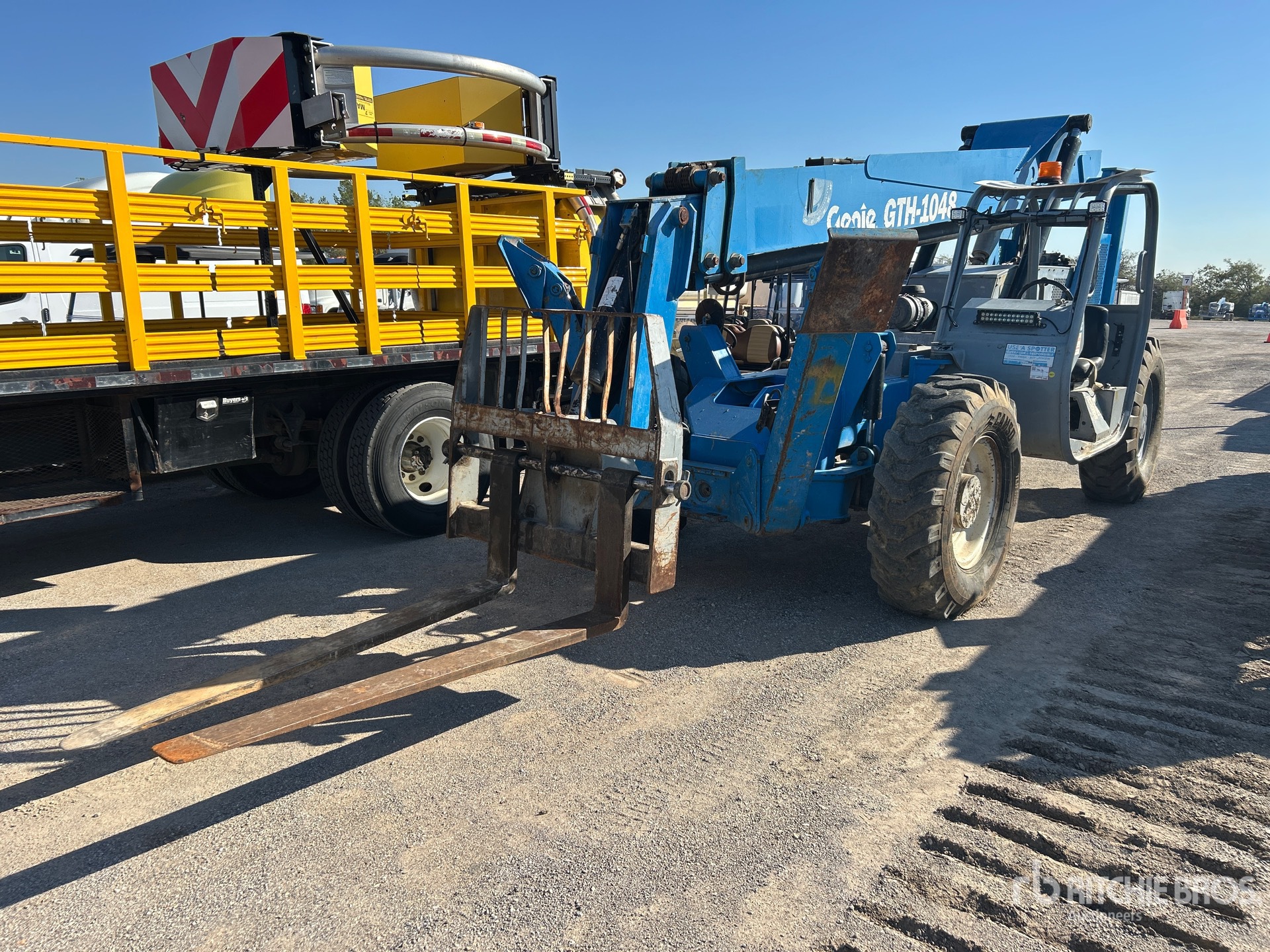 Photo of 2006 Genie GTH1048