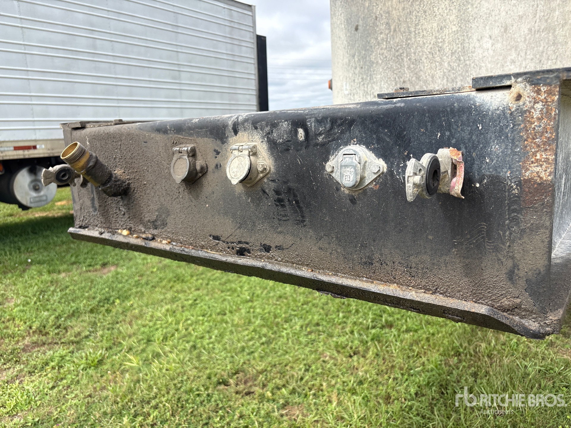 2019 Warren 30 ft 6 in Tri/A