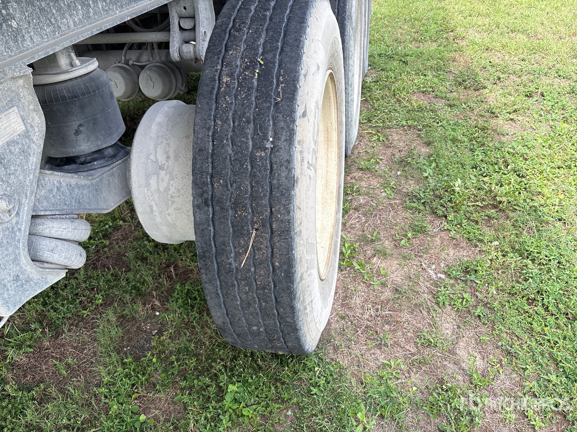 2019 Warren 30 ft 6 in Tri/A