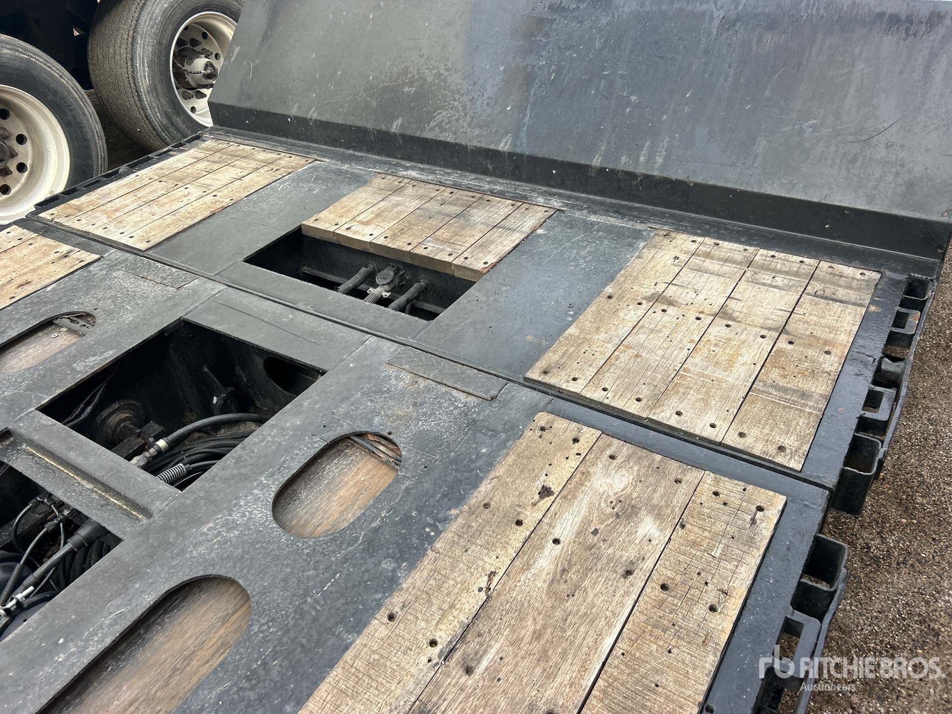 2002 Trail King T/A 53 ft Extendable Removable  ...