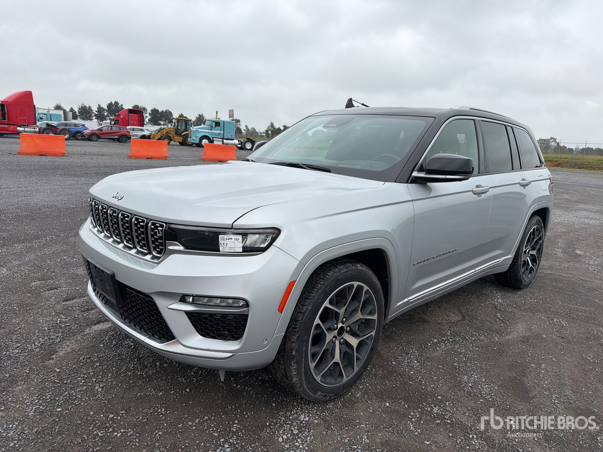 Photo of 2023 Jeep GRAND CHEROKEE