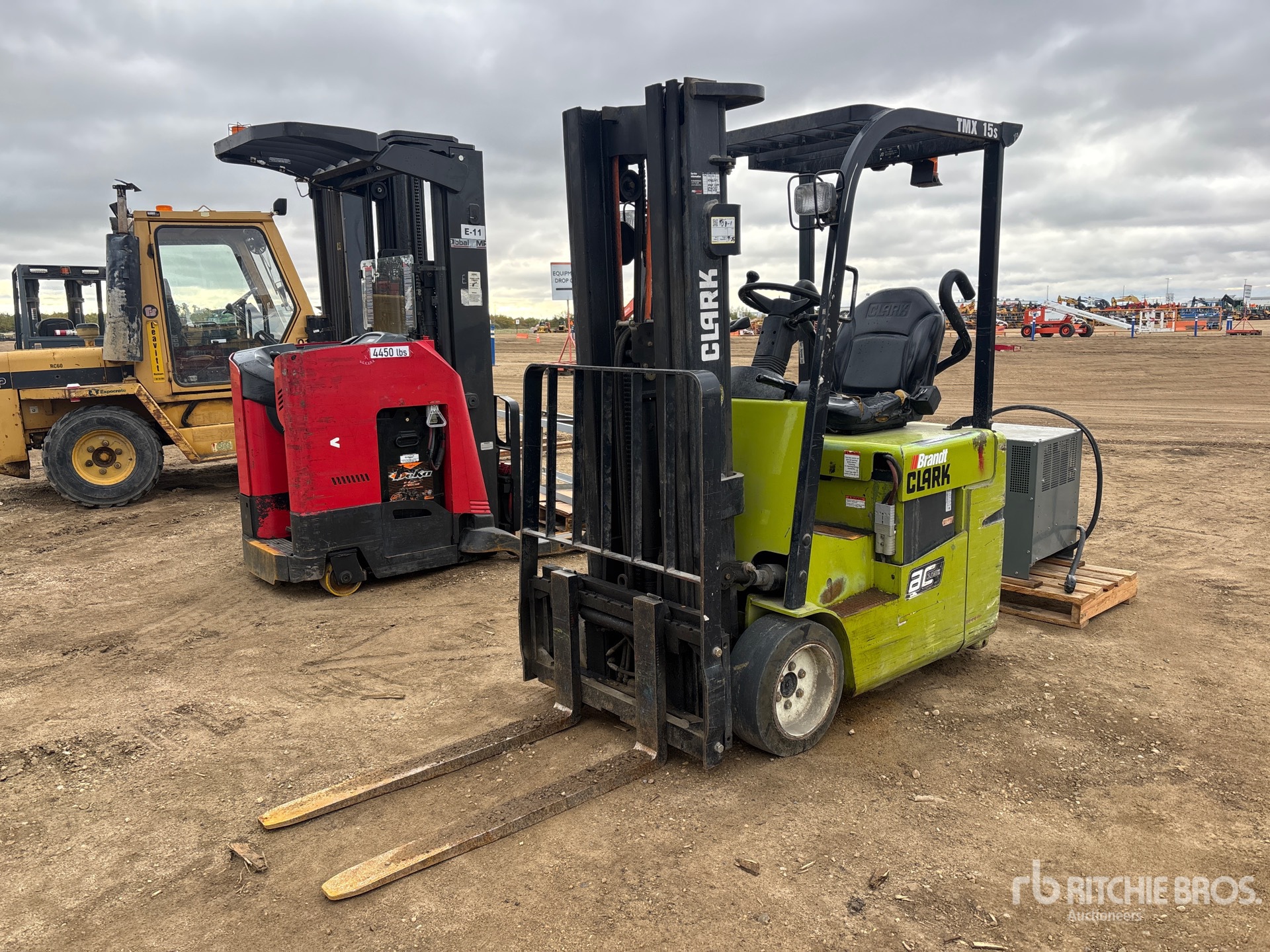 Photo of 2004 Clark TMX15S