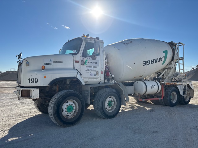 2001 International 5600i 8x4 Twin-Steer Mixer Truck