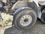 Sous-caisse with Pneu de gauche