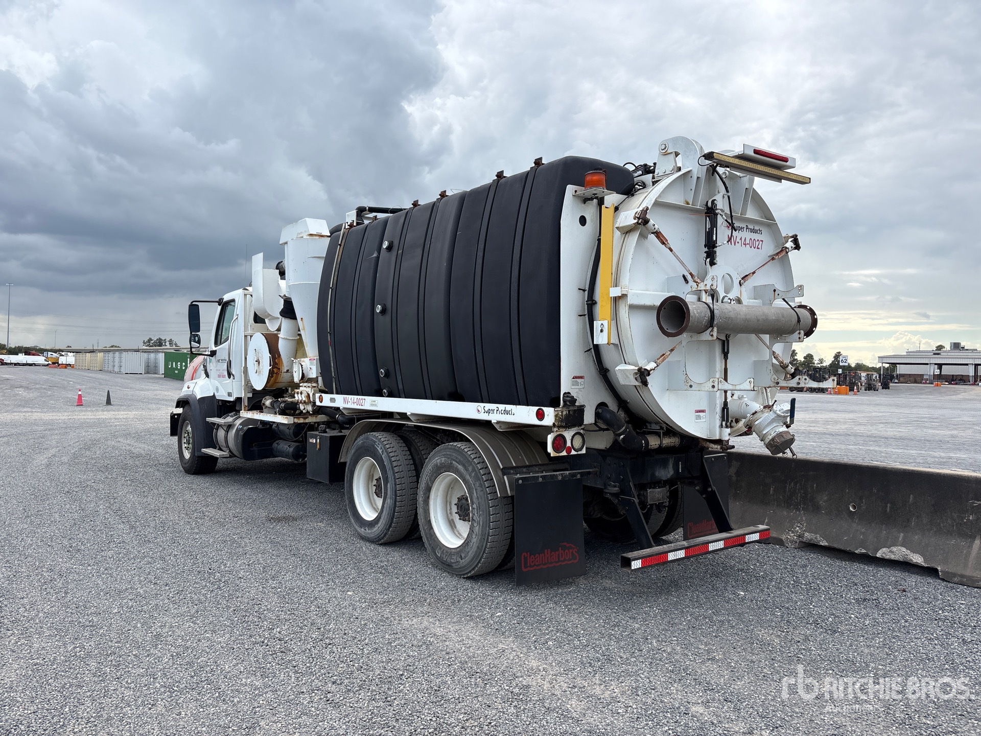 2015 Freightliner 108SD