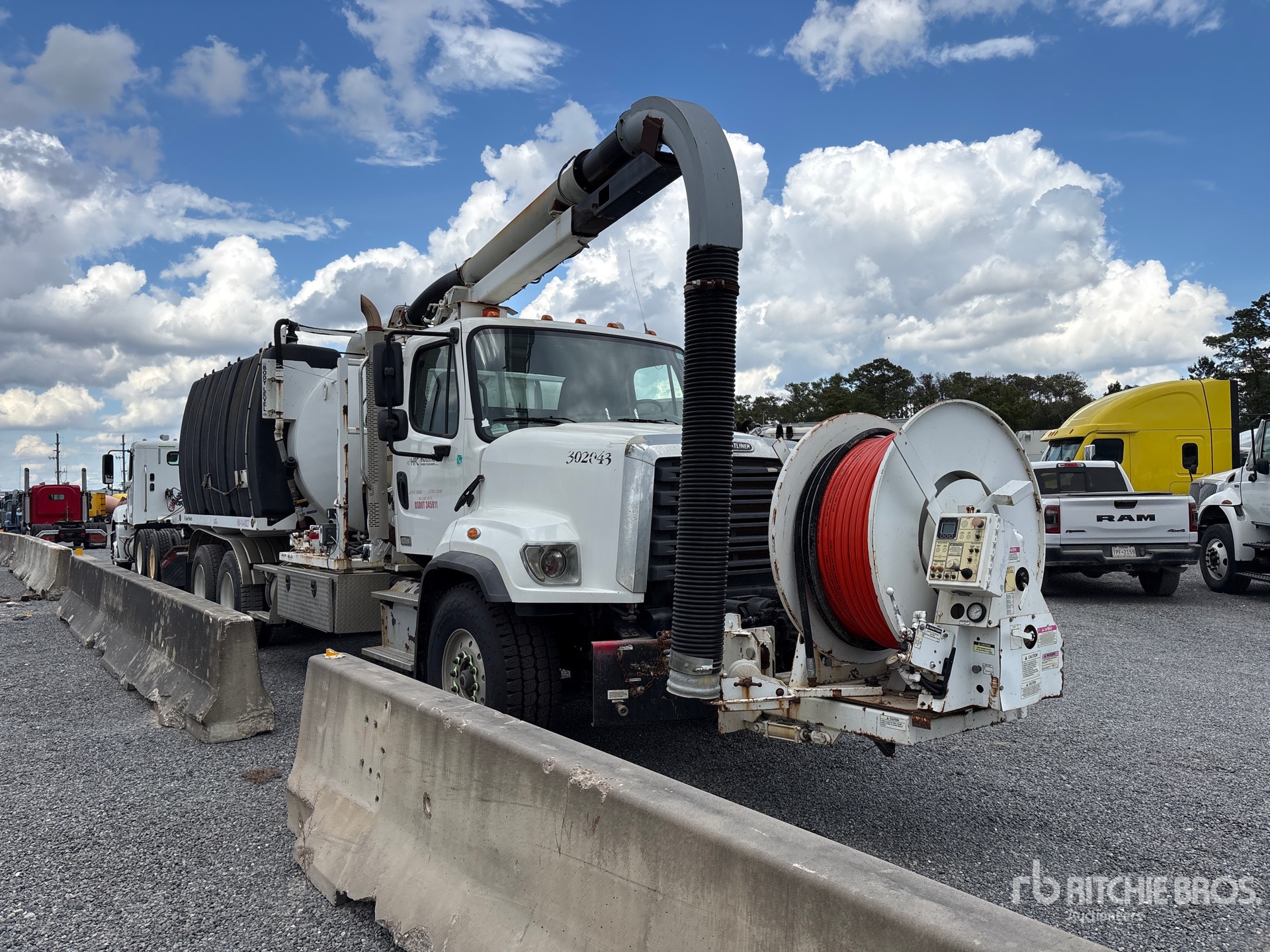 2015 Freightliner 108SD
