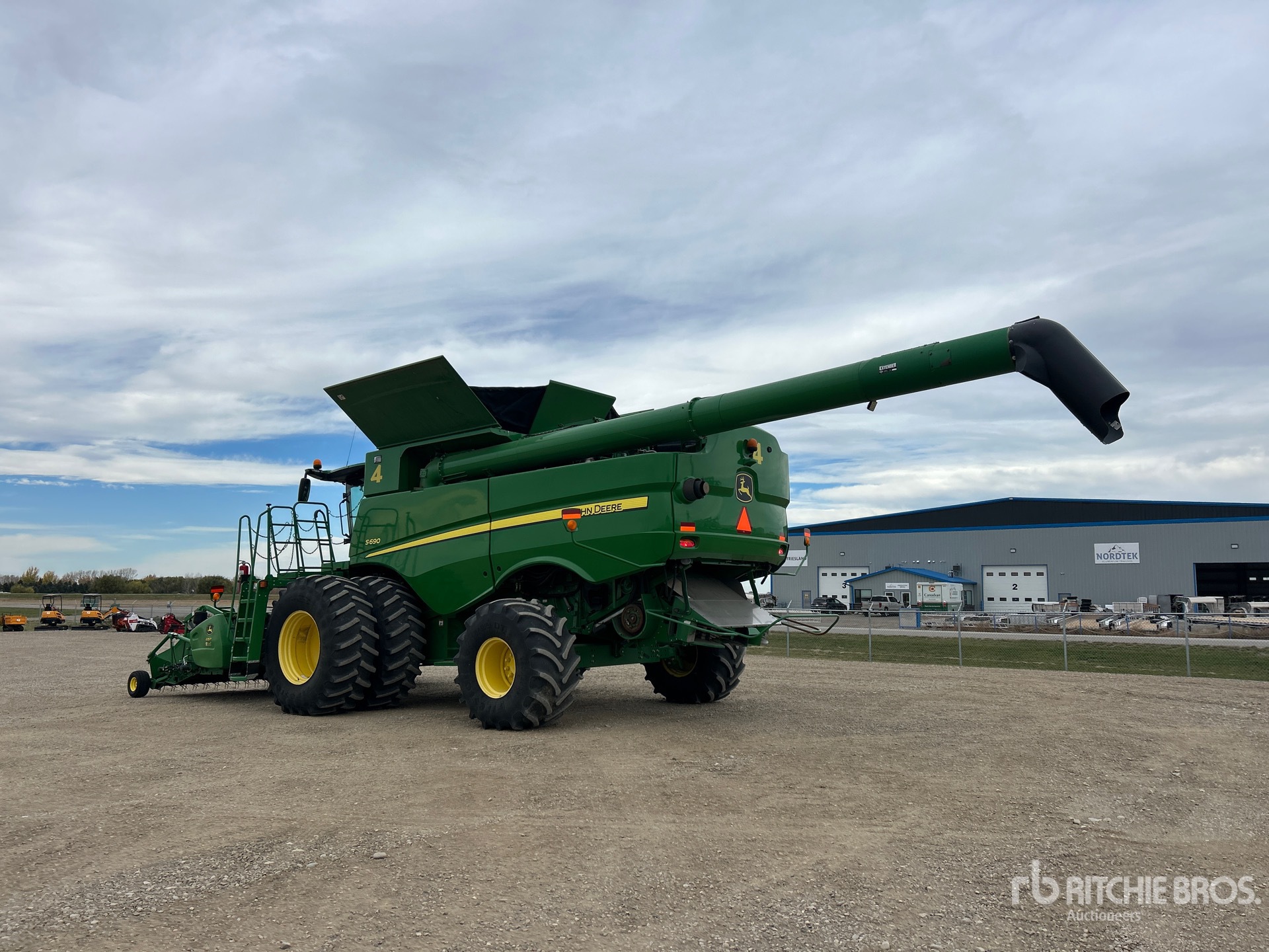 2012 John Deere S690