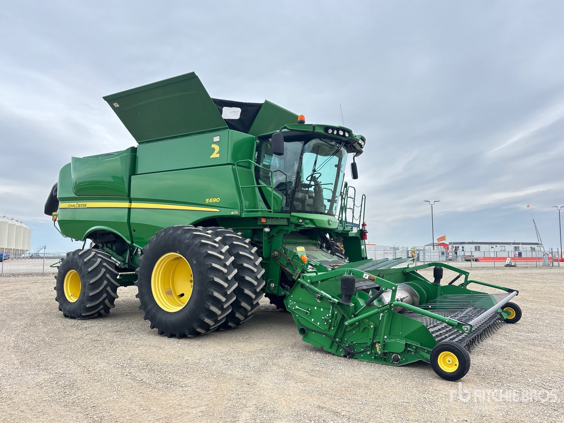 2012 John Deere S690
