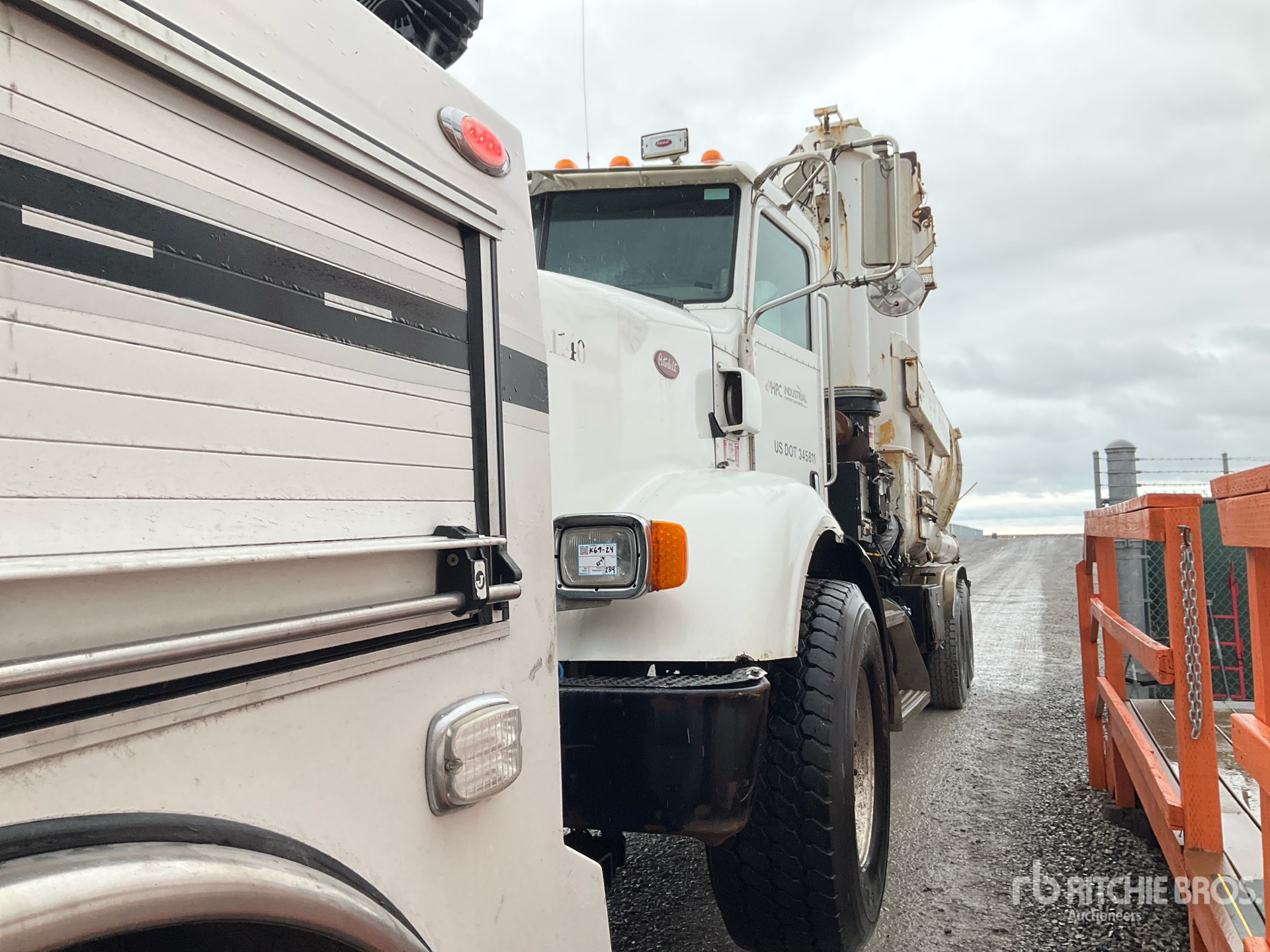 Photo of 2014 Peterbilt 365
