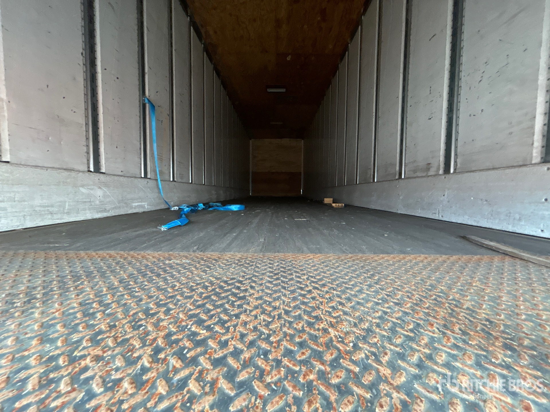 2015 Utility 36 ft x 102 in T/A