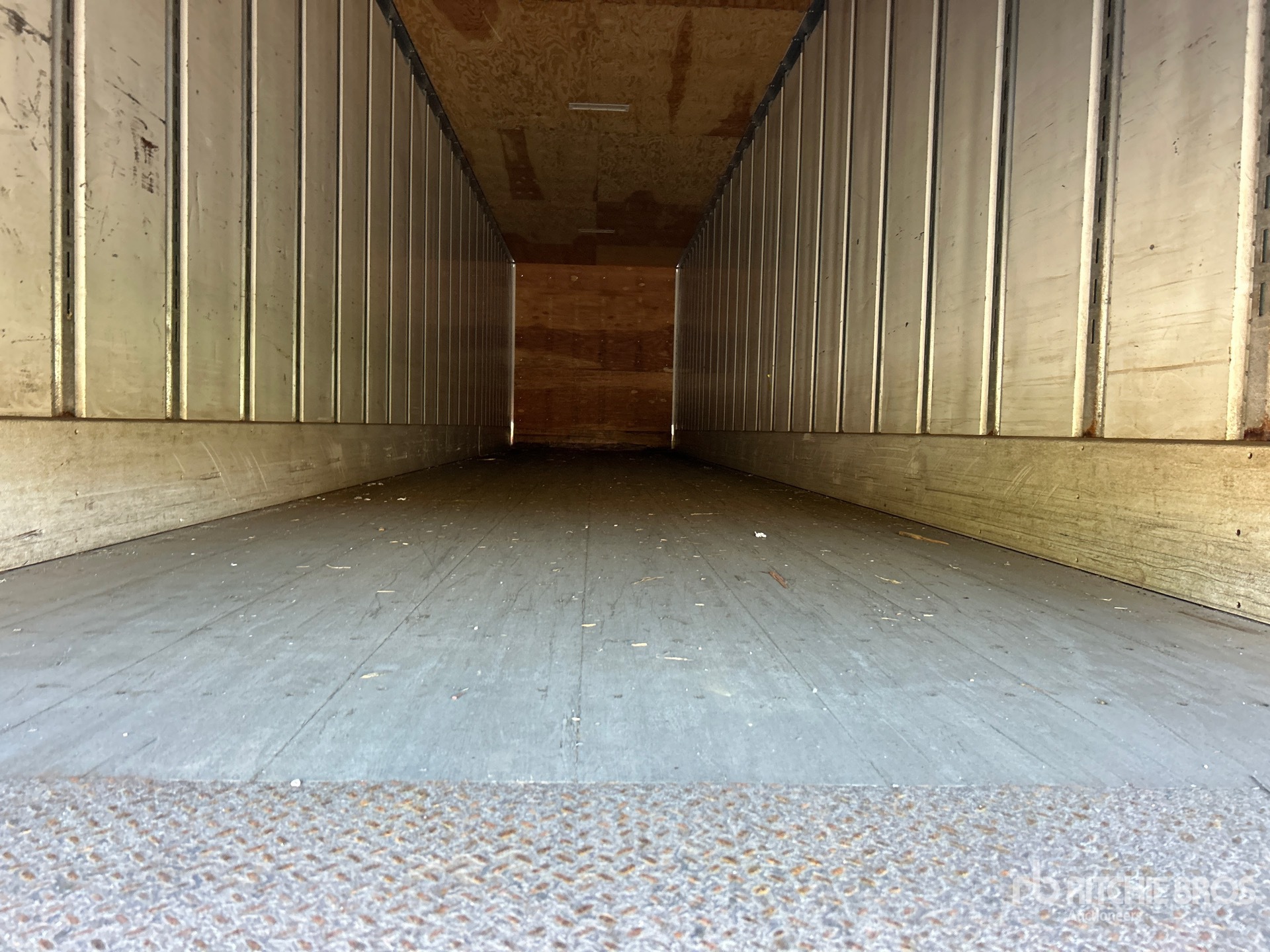 2018 Utility 48 ft x 102 in T/A