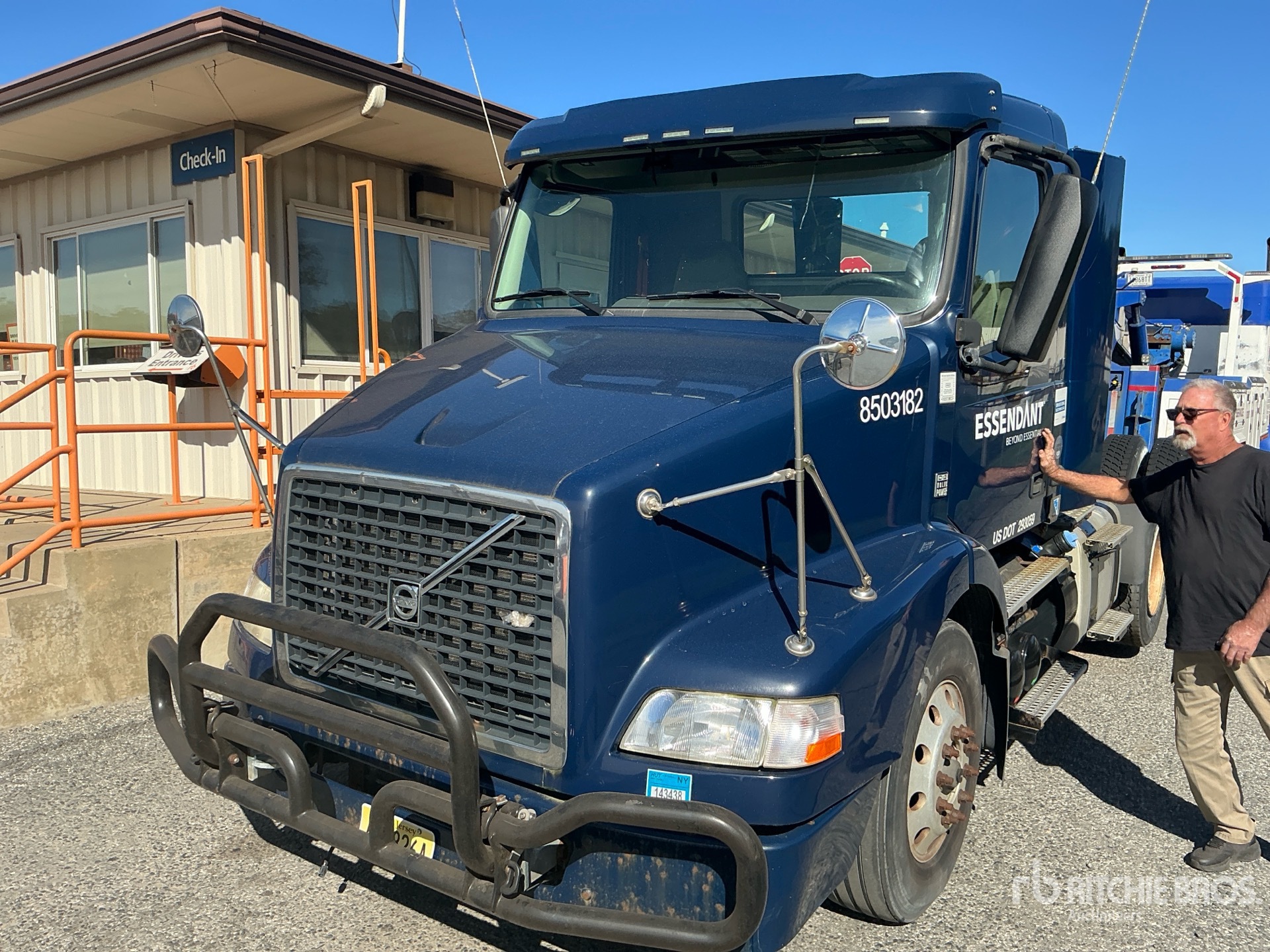 2014 Volvo VNM200