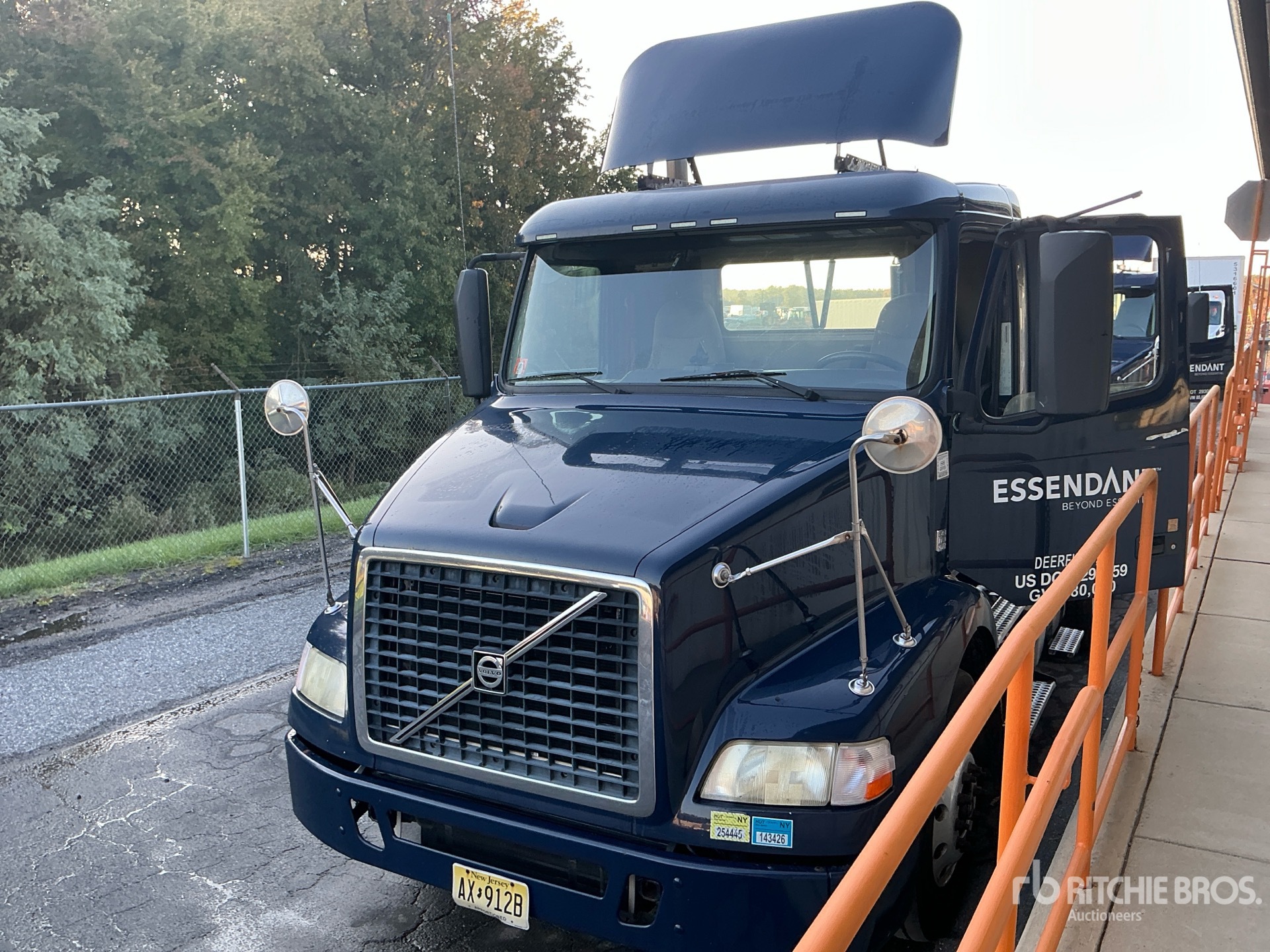 2014 Volvo VNM200