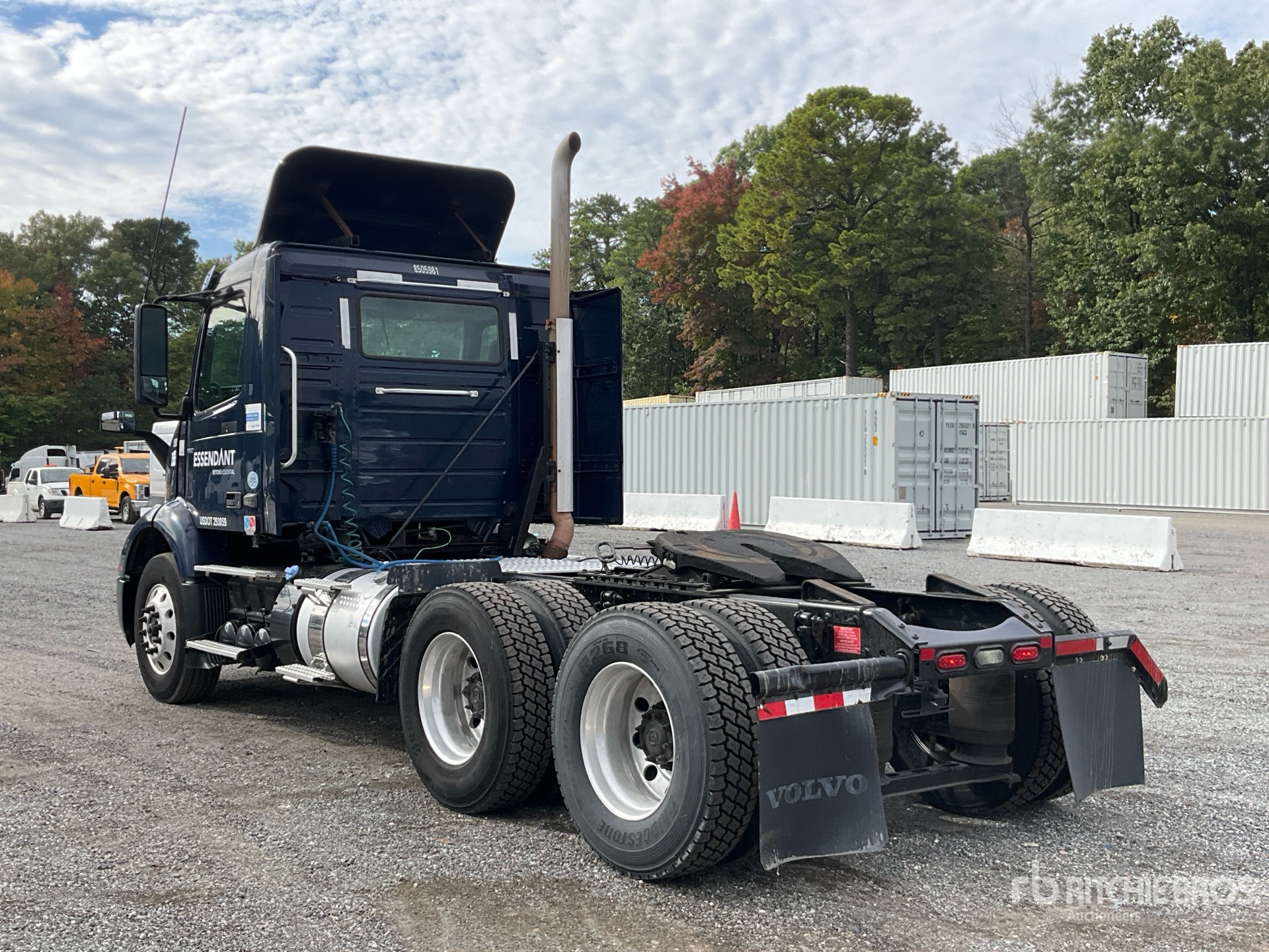 2019 Volvo VNM200