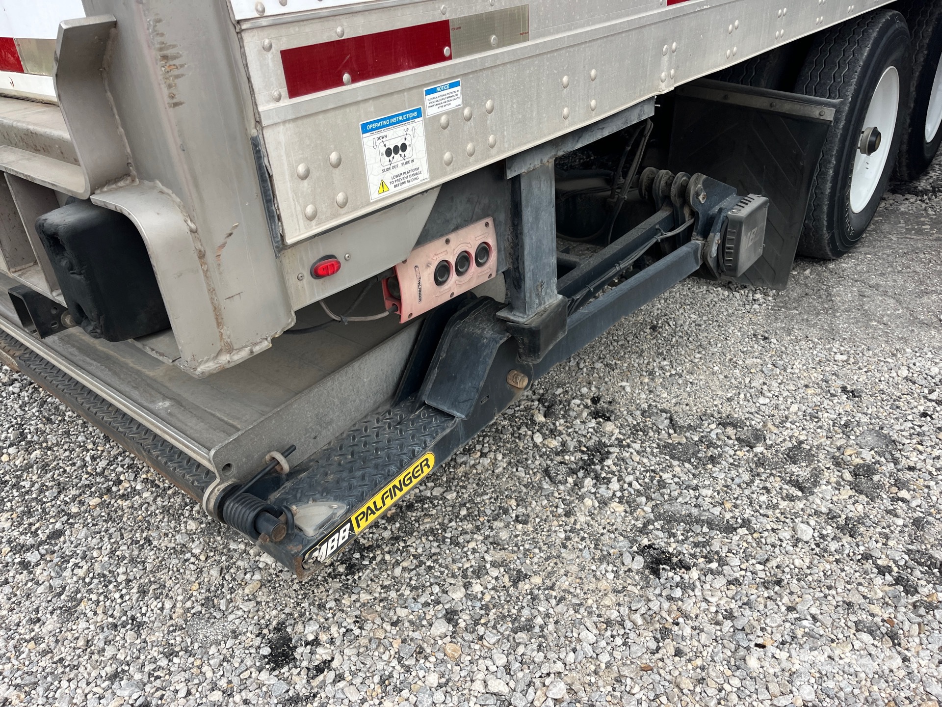 2013 Utility 48 FT T/A