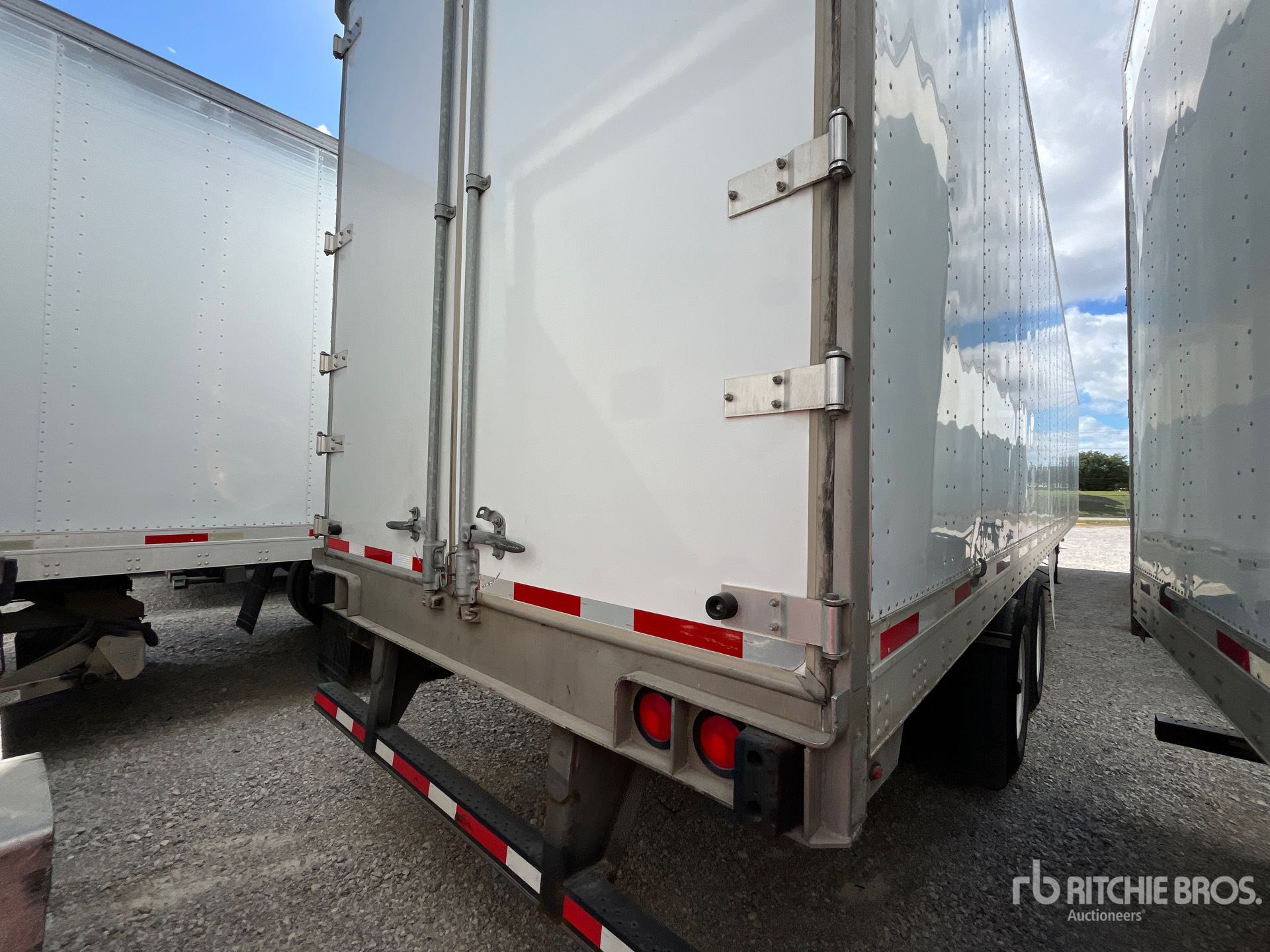 2013 Utility 53 FT T/A