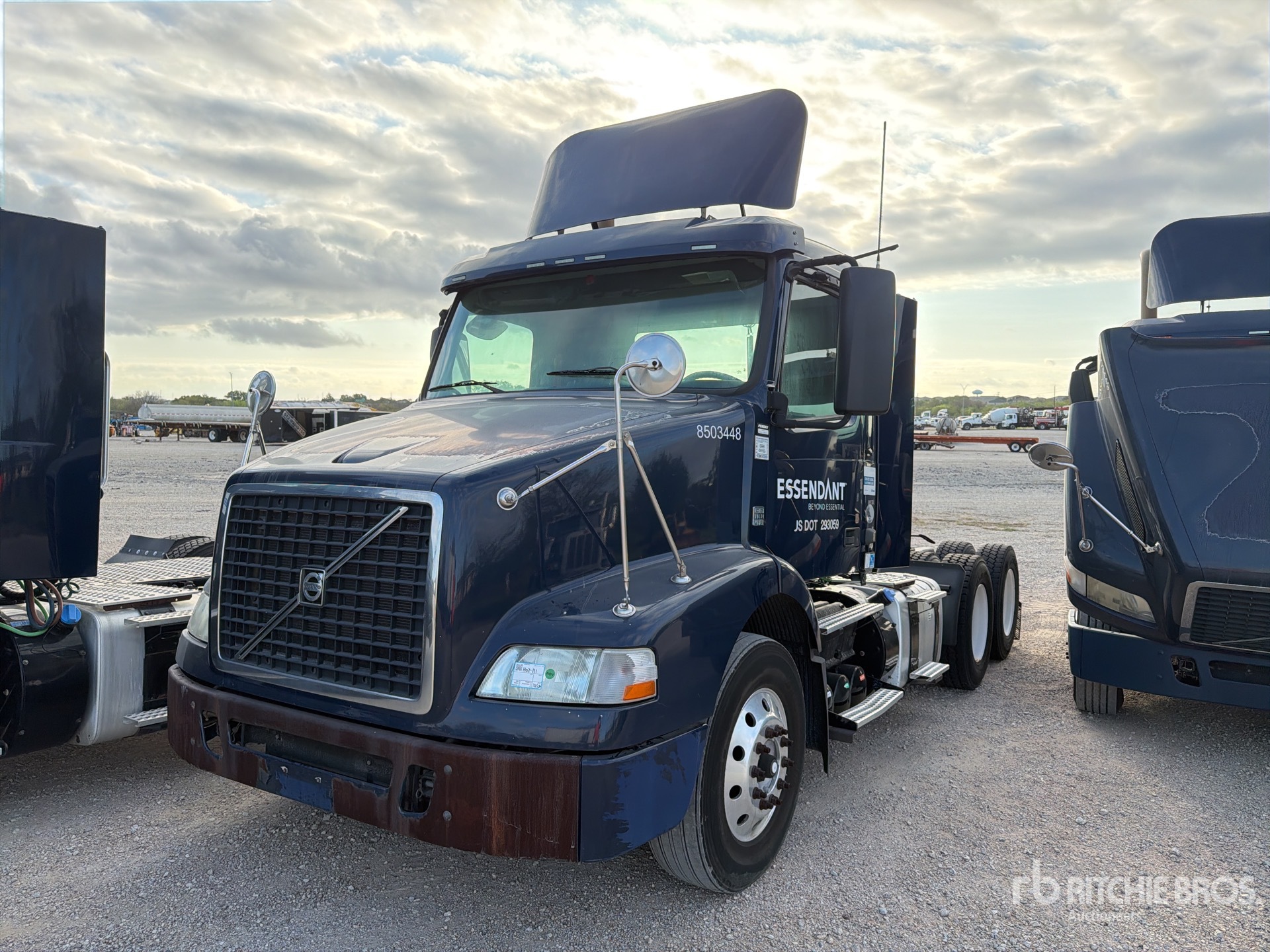 2014 Volvo VNM64T200