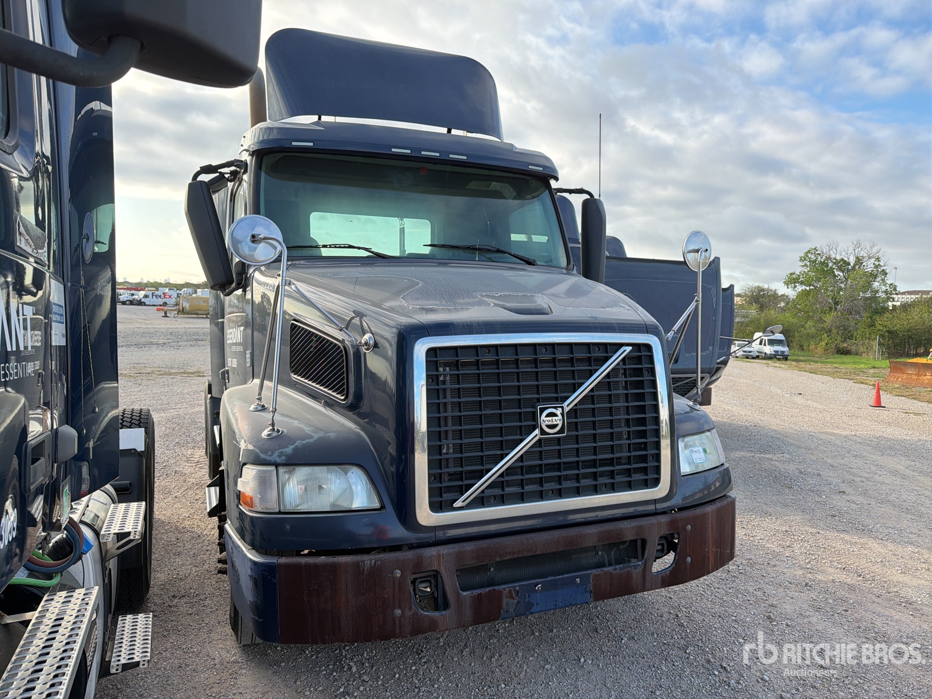 2014 Volvo VNM64T200