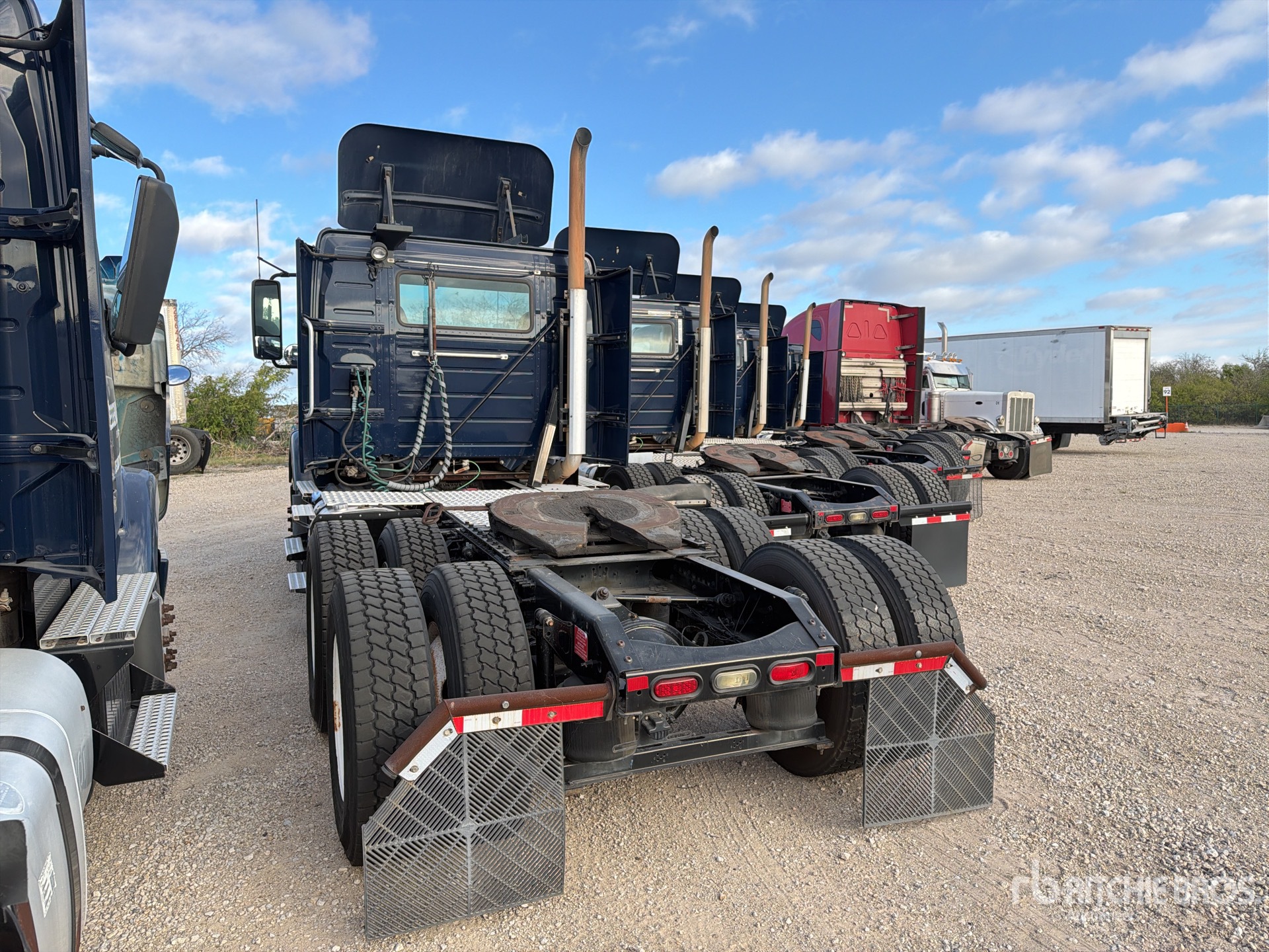 2014 Volvo VNM64T200