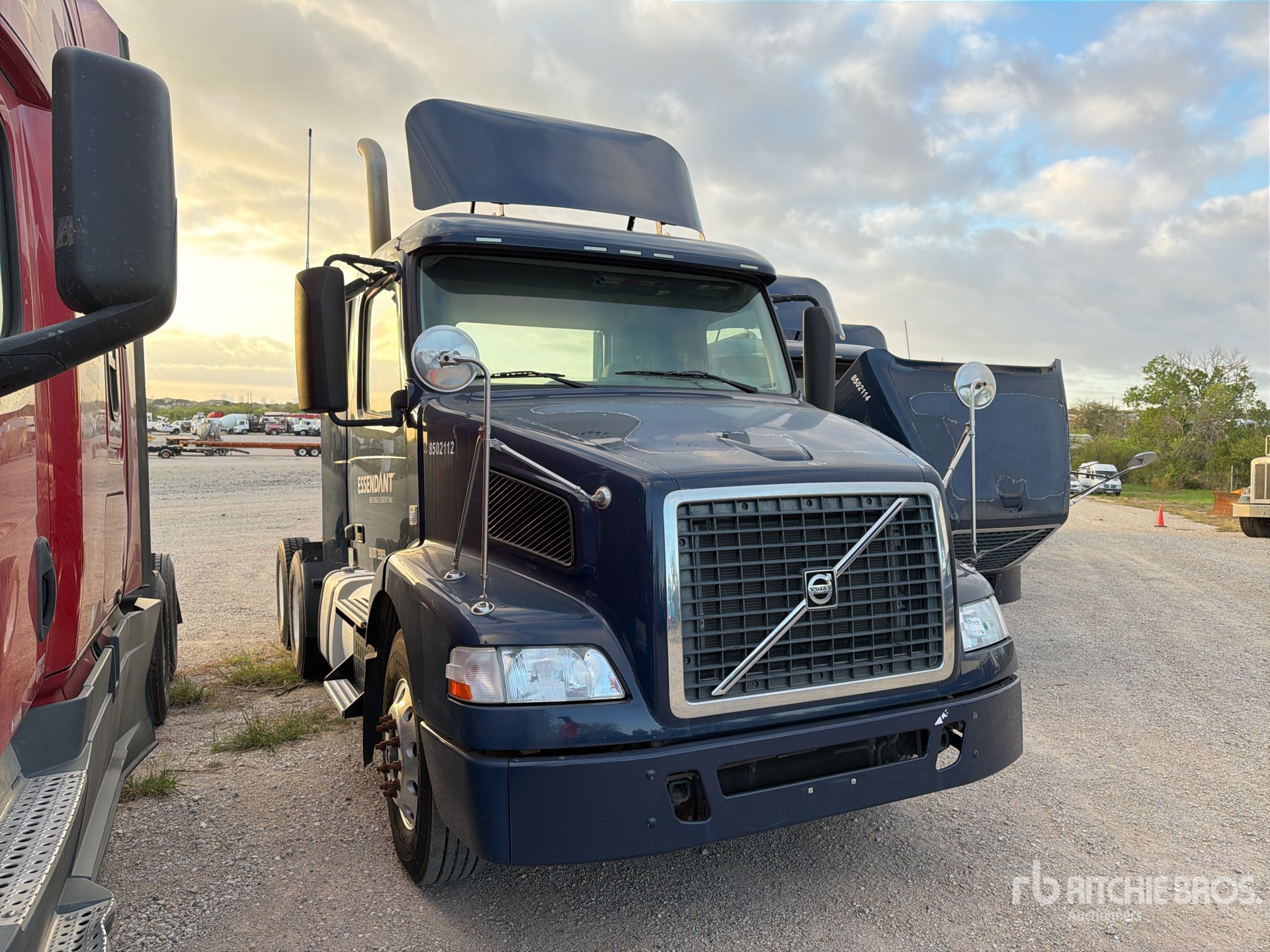 2013 Volvo VNM64T200