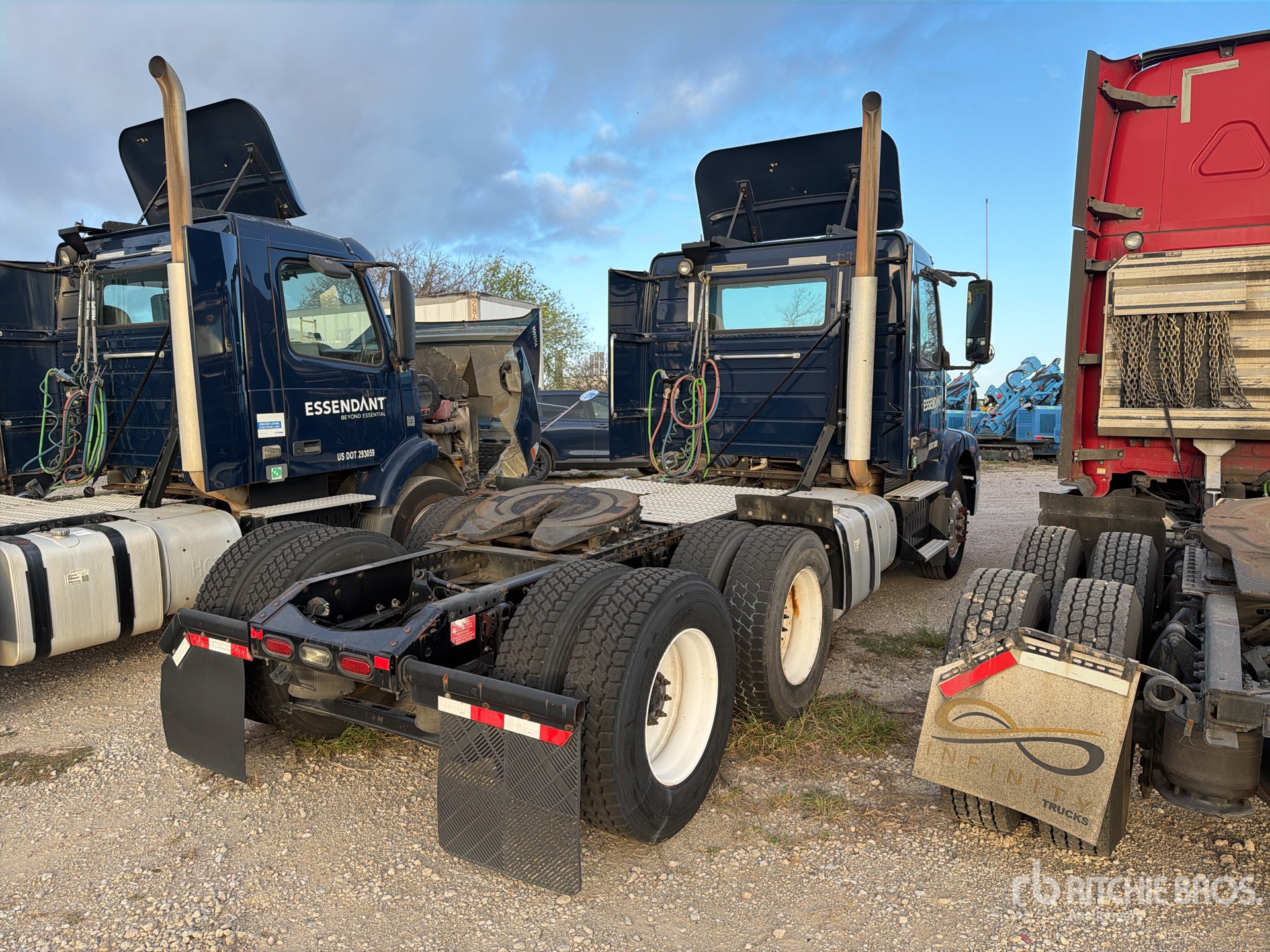 2013 Volvo VNM64T200