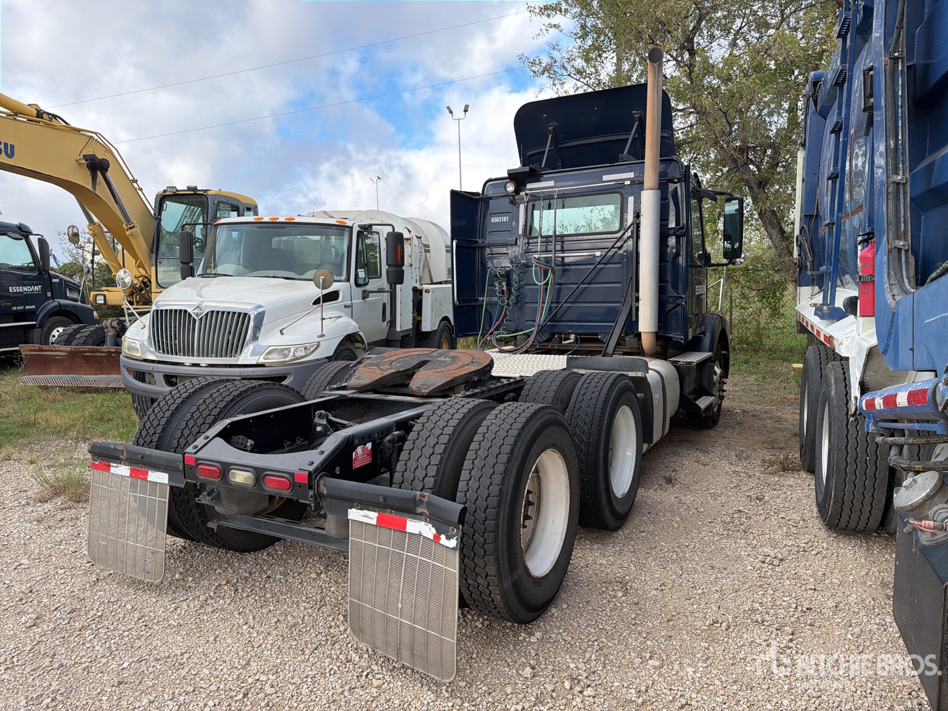 2014 Volvo VNM64T200