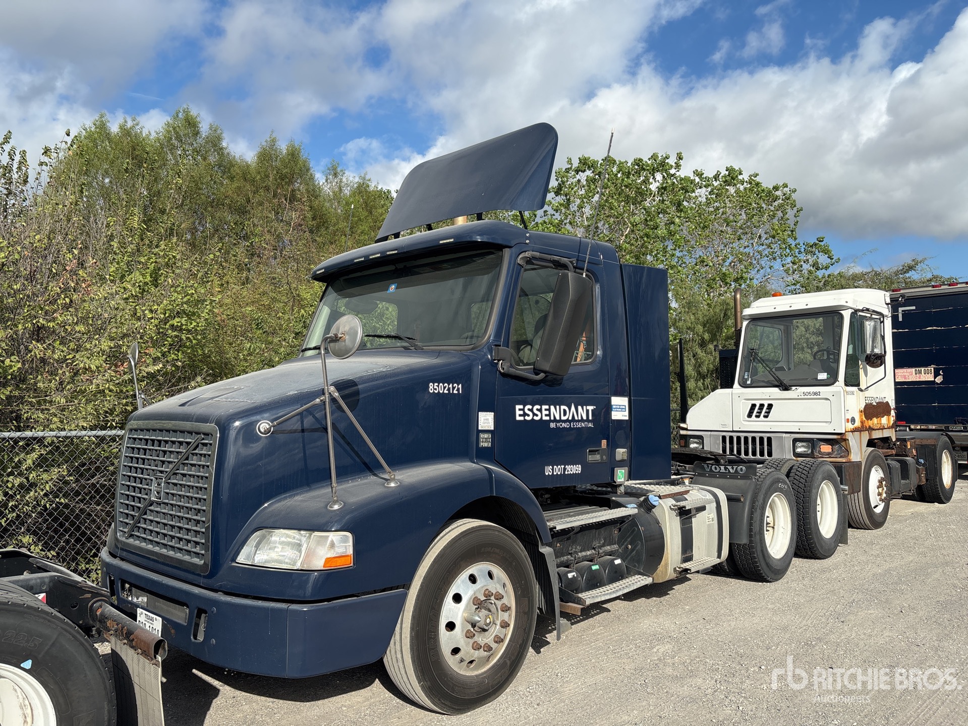 2013 Volvo VNM64T200