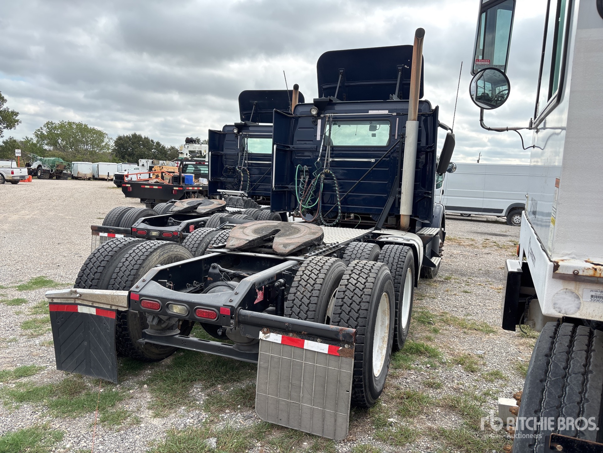 2013 Volvo VNM64T200