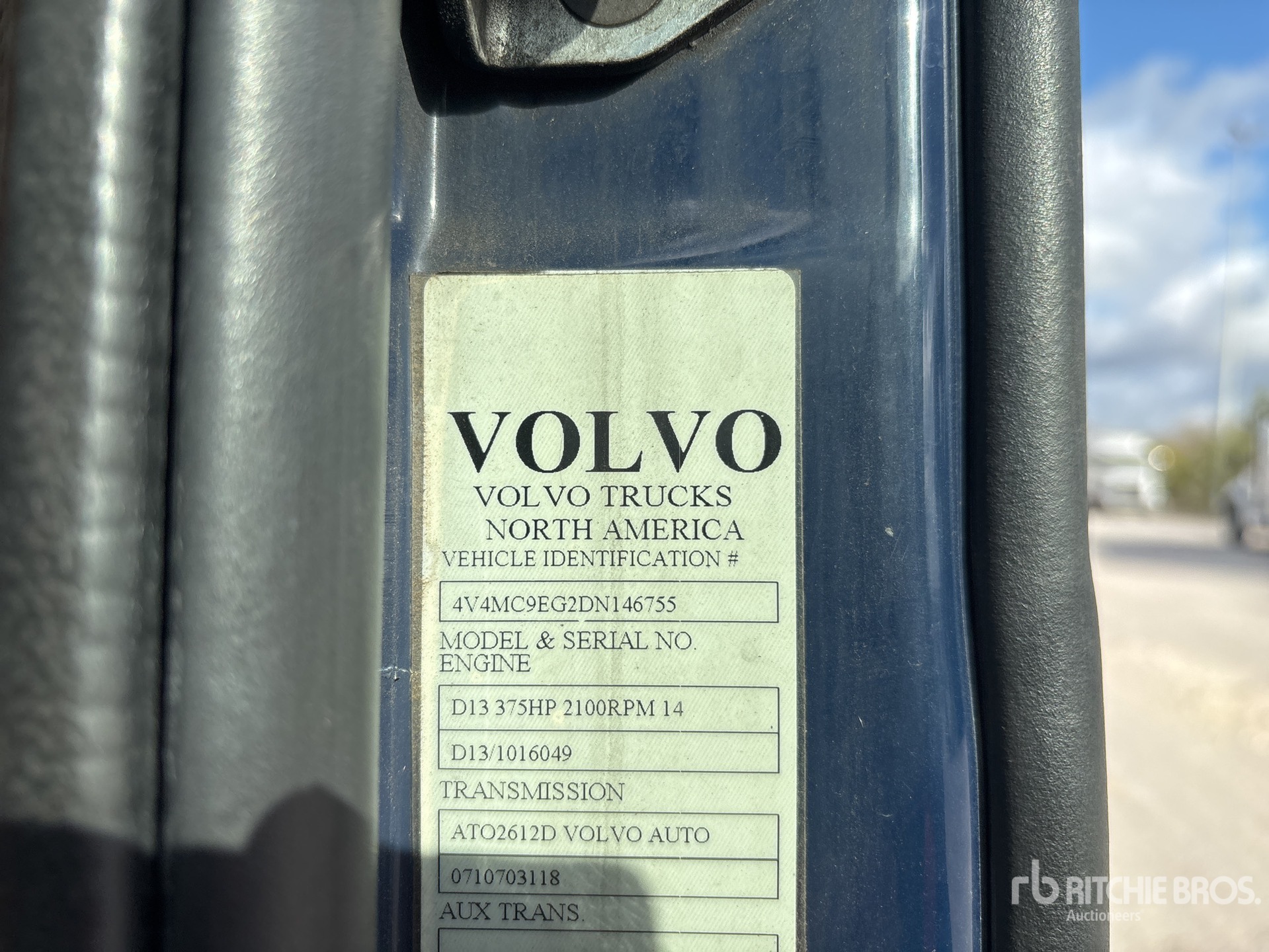 2013 Volvo VNM64T200