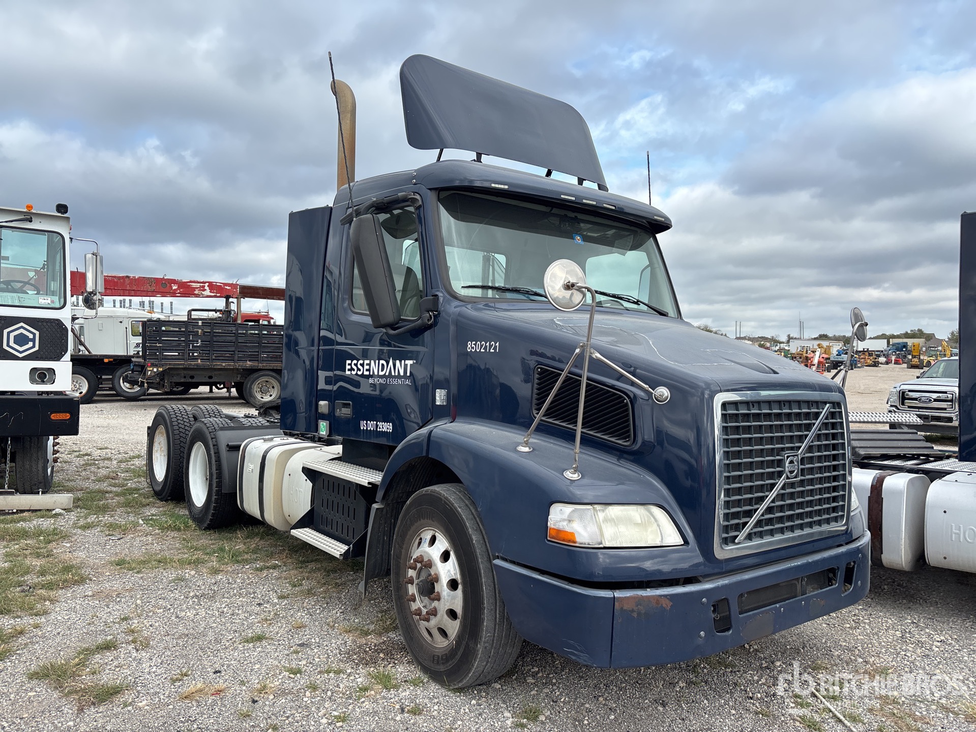 2013 Volvo VNM64T200