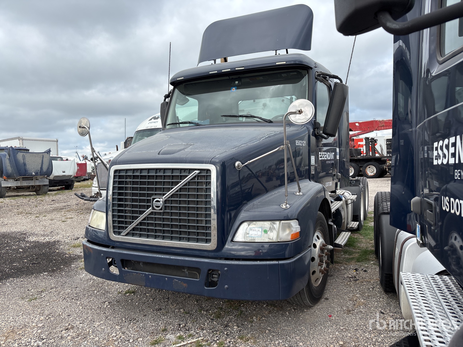 2013 Volvo VNM64T200